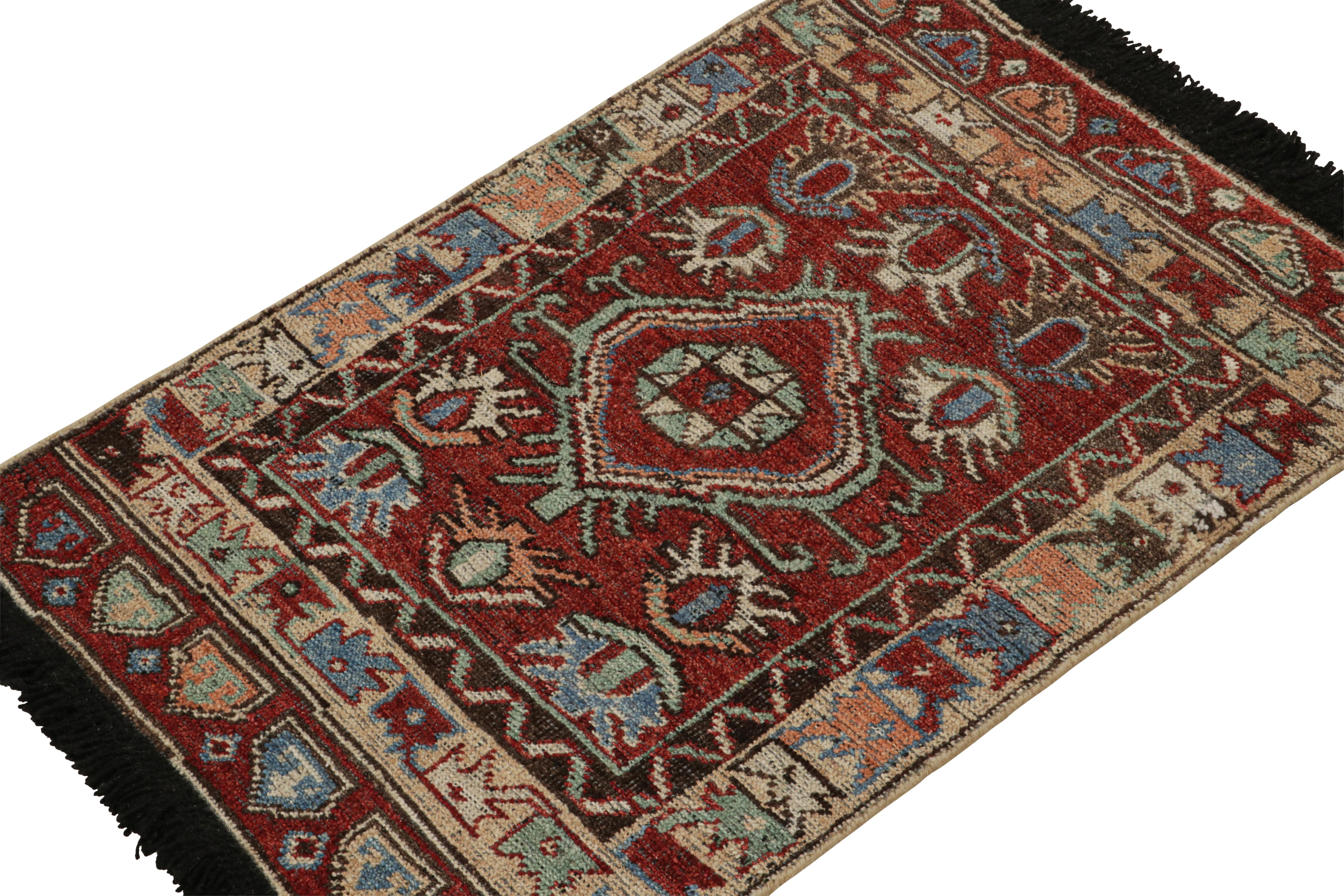 Ce tapis de 2 x 3, de la taille d'un cadeau, est un nouvel ajout à la Collectional Burano de Rug & Kilim. Nouée à la main en laine, cette ligne explore les styles de tapis anciens les plus emblématiques de l'histoire avec une approche contemporaine