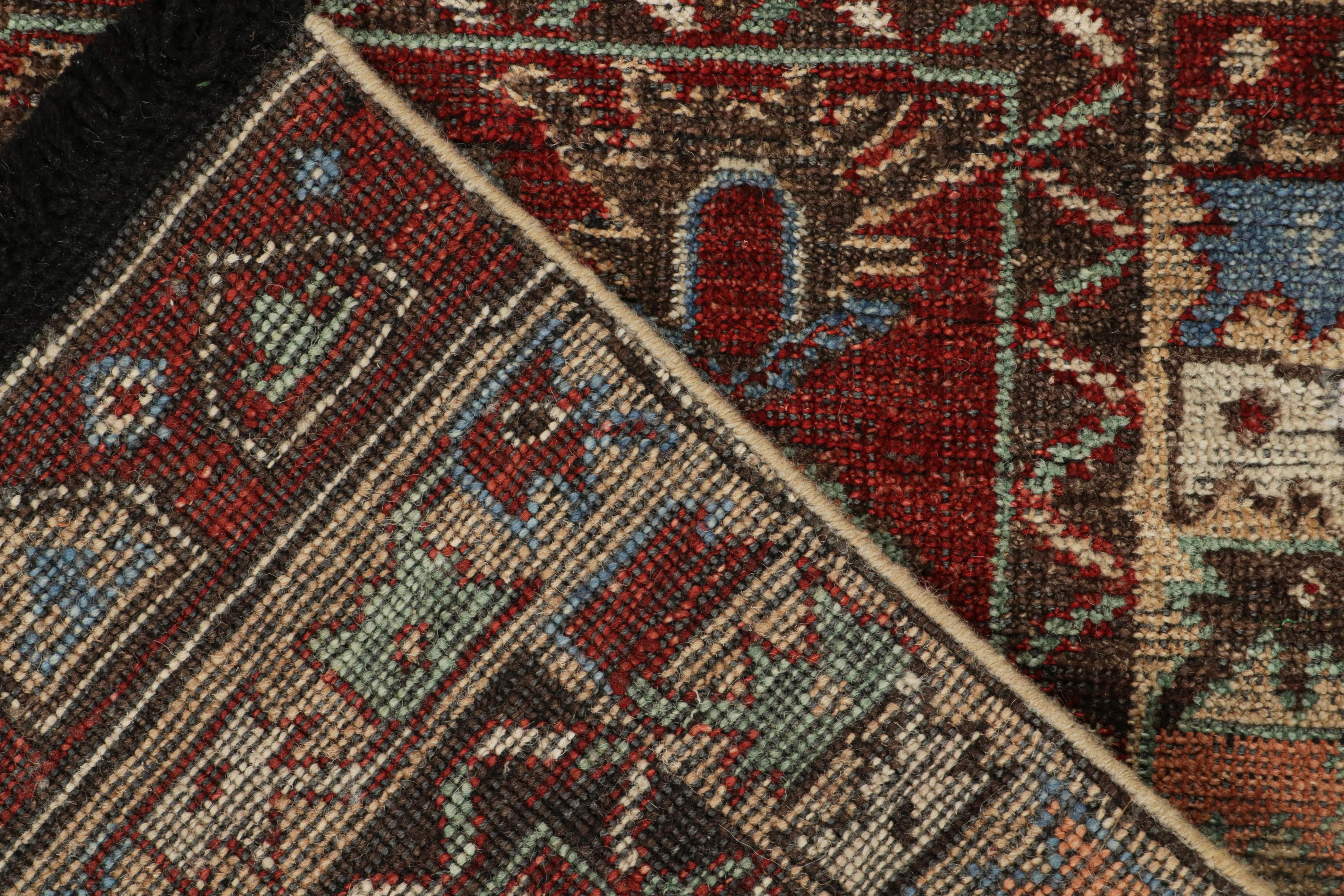 Laine Rug & Kilim's Antique Tribal Style rug in Red with Geometric Patterns (tapis ancien de style tribal en rouge avec des motifs géométriques) en vente