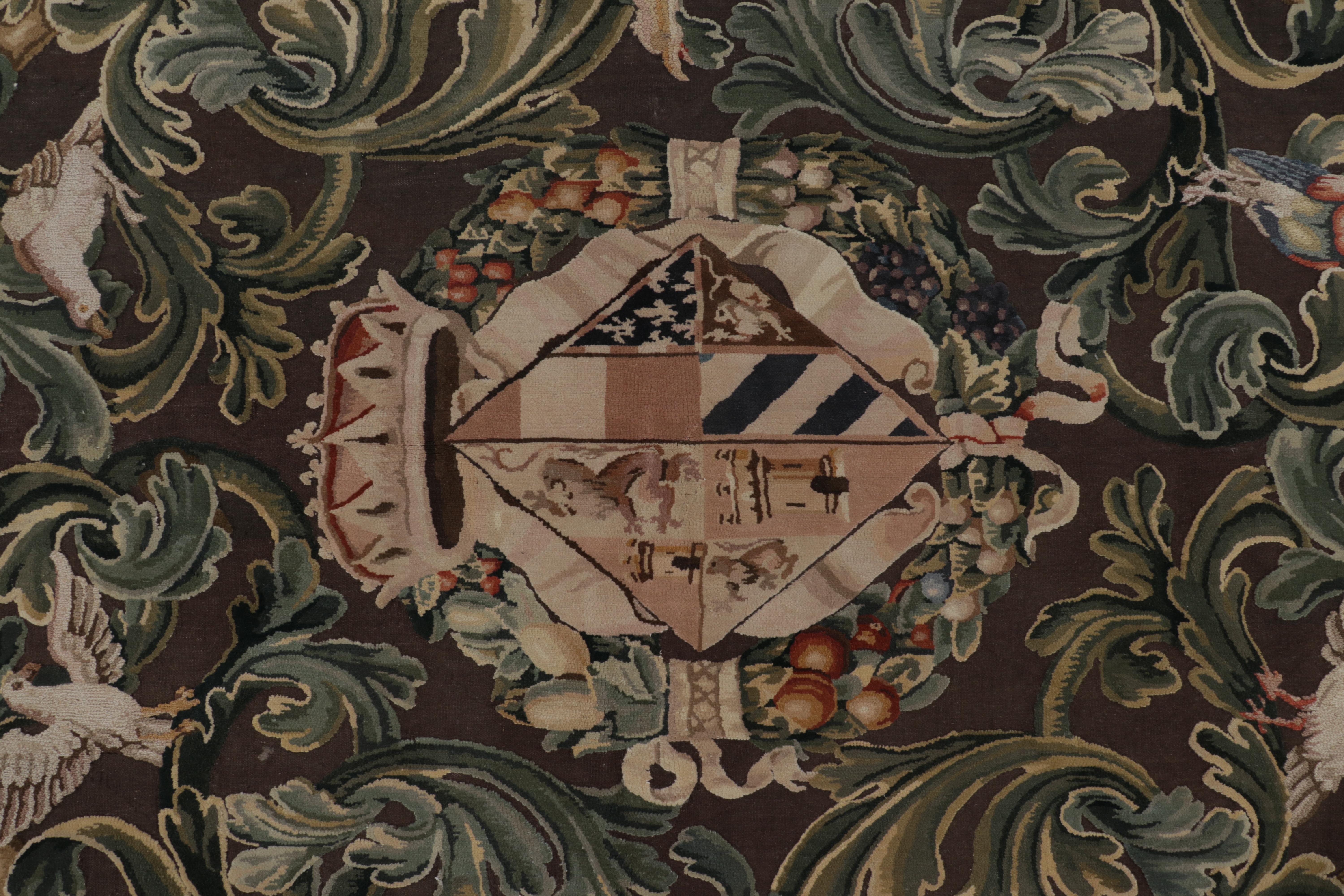 Rug & Kilim's Wappen-Teppich im Tudor-Stil in Schwarz mit Beige-, Blau- und Goldtönen (Wolle) im Angebot