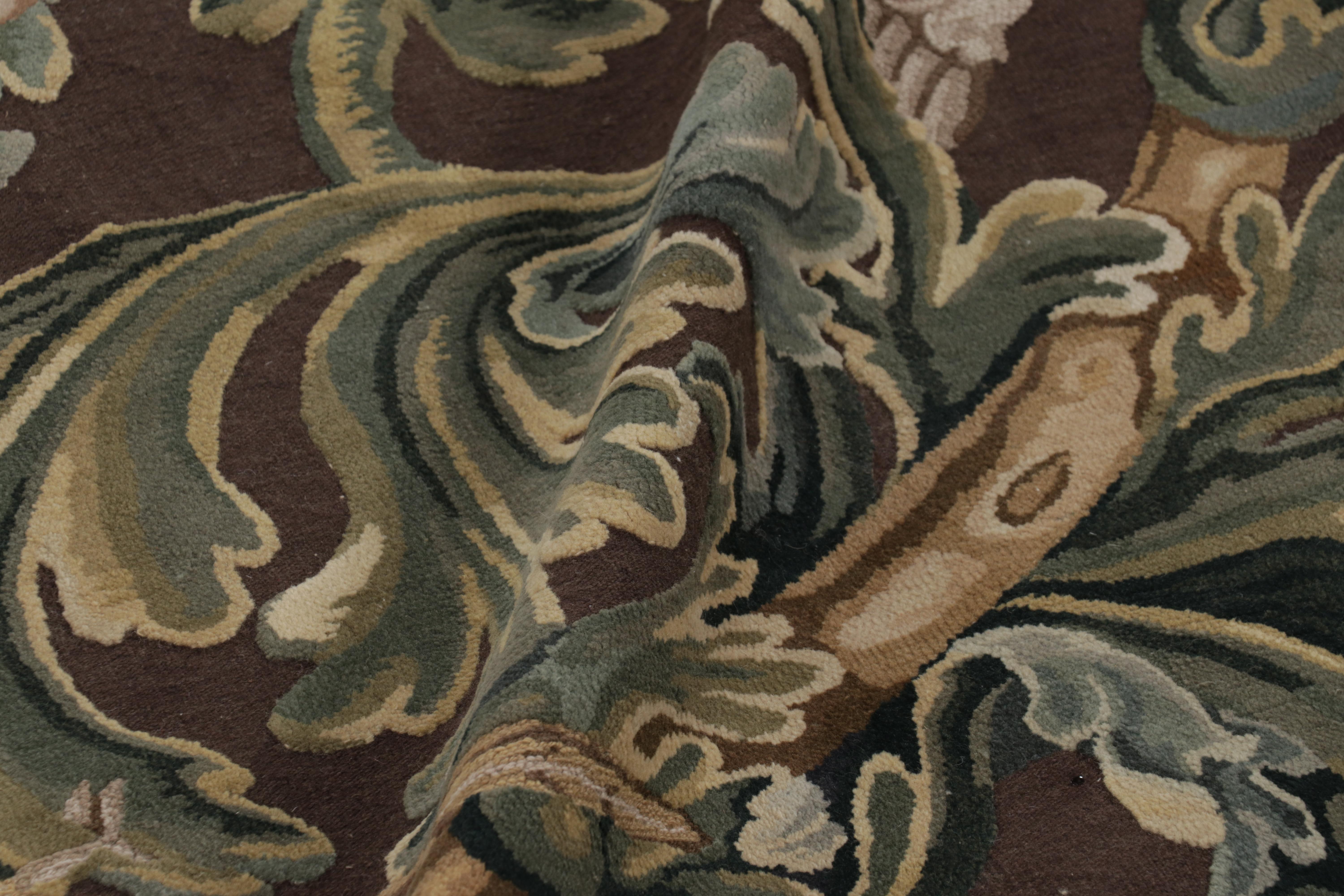 Rug & Kilim's Wappen-Teppich im Tudor-Stil in Schwarz mit Beige-, Blau- und Goldtönen im Angebot 1