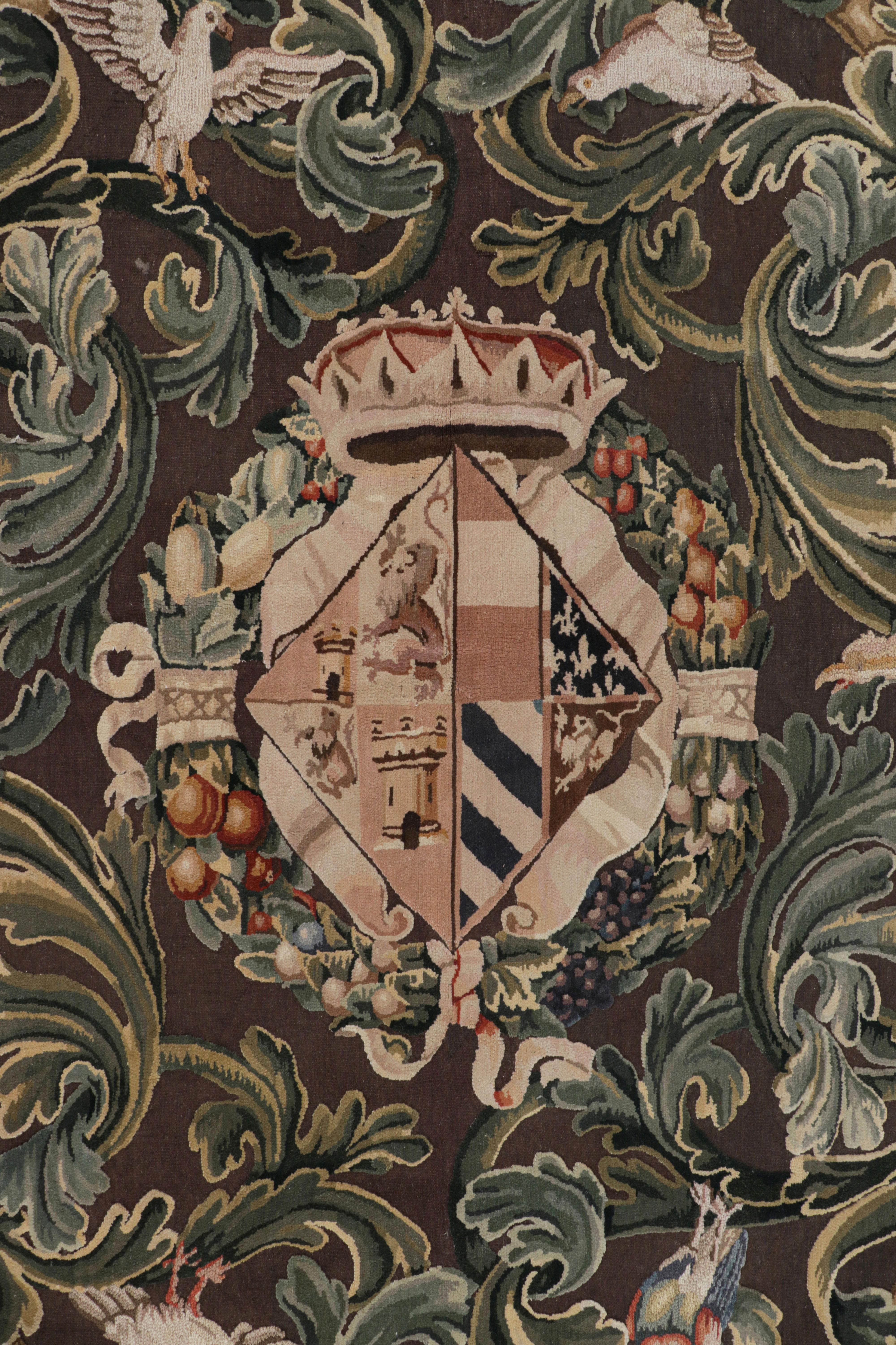 Rug & Kilim's Wappen-Teppich im Tudor-Stil in Schwarz mit Beige-, Blau- und Goldtönen (21. Jahrhundert und zeitgenössisch) im Angebot