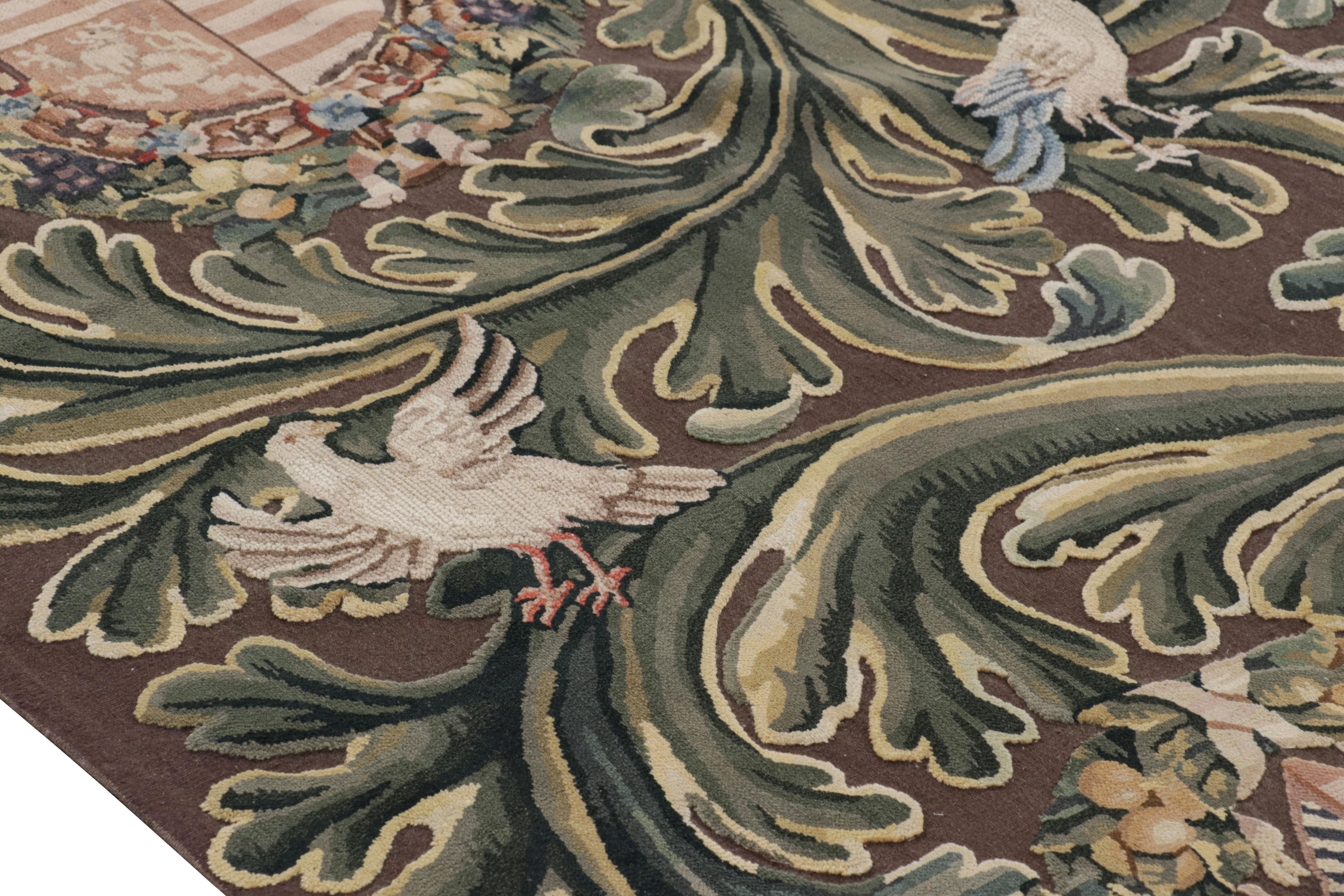 Alfombra estilo Tudor Armorial de Rug & Kilim en negro, con tonos beige, azul y dorado Siglo XXI y contemporáneo en venta