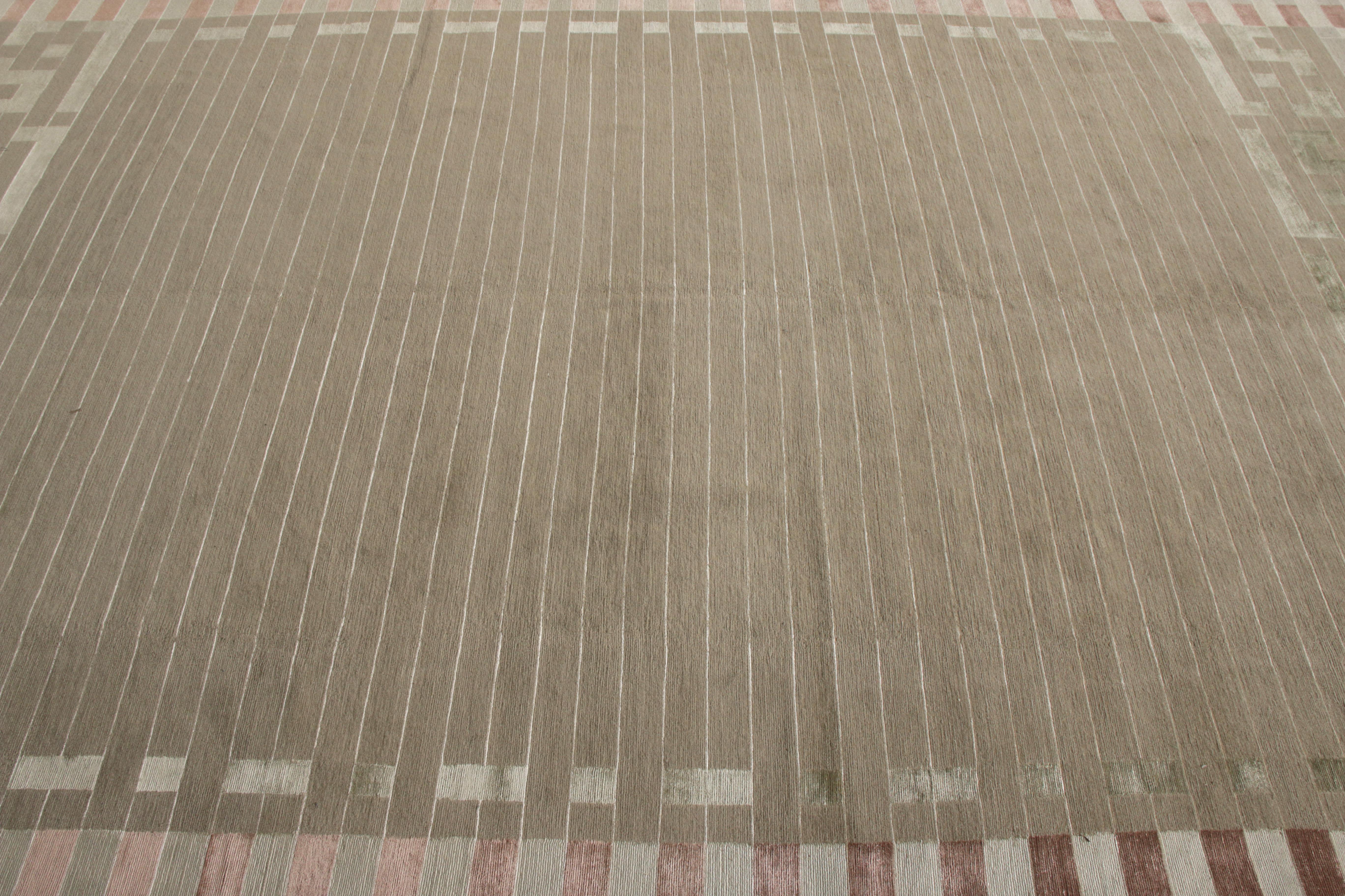 Rug & Kilim's Art Deco-Teppich in Beige-Braun und Grün mit geometrischem Muster (Nepalesisch) im Angebot