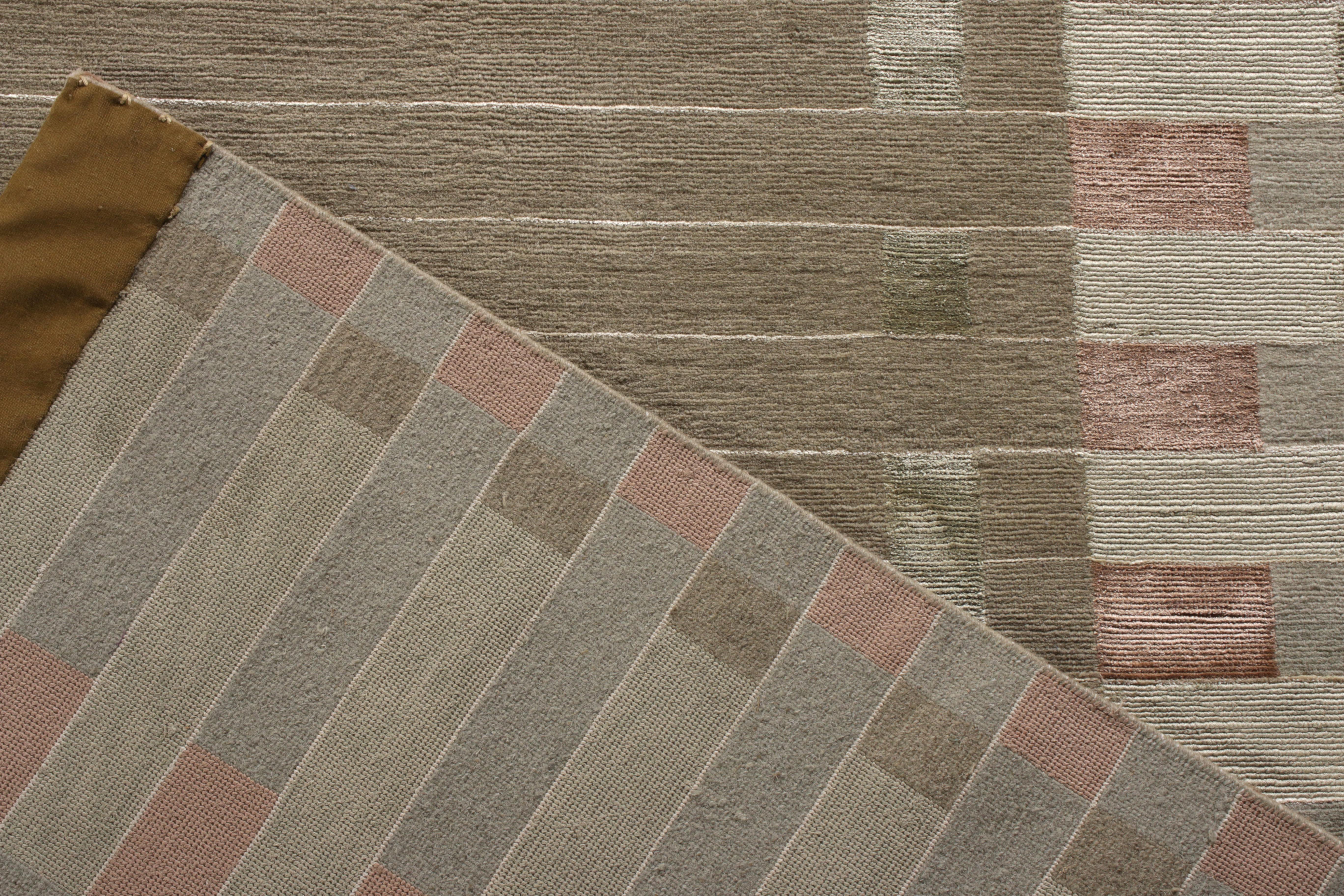 Rug & Kilim's Art Deco-Teppich in Beige-Braun und Grün mit geometrischem Muster (Handgeknüpft) im Angebot