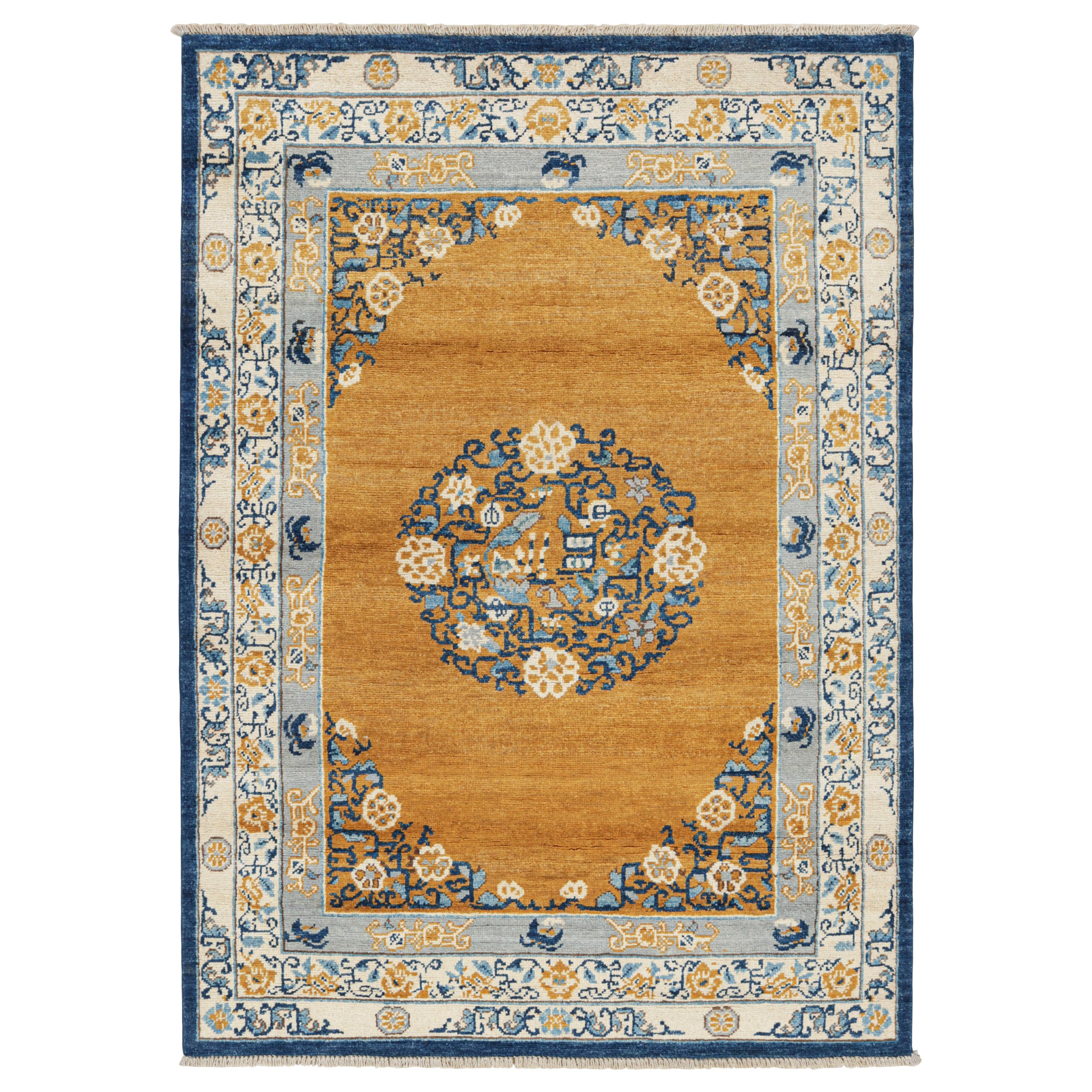 Rug & Kilim's Art Deco Rug in Gold with Medallion and Floral Patterns (tapis Art déco doré avec médaillons et motifs floraux)