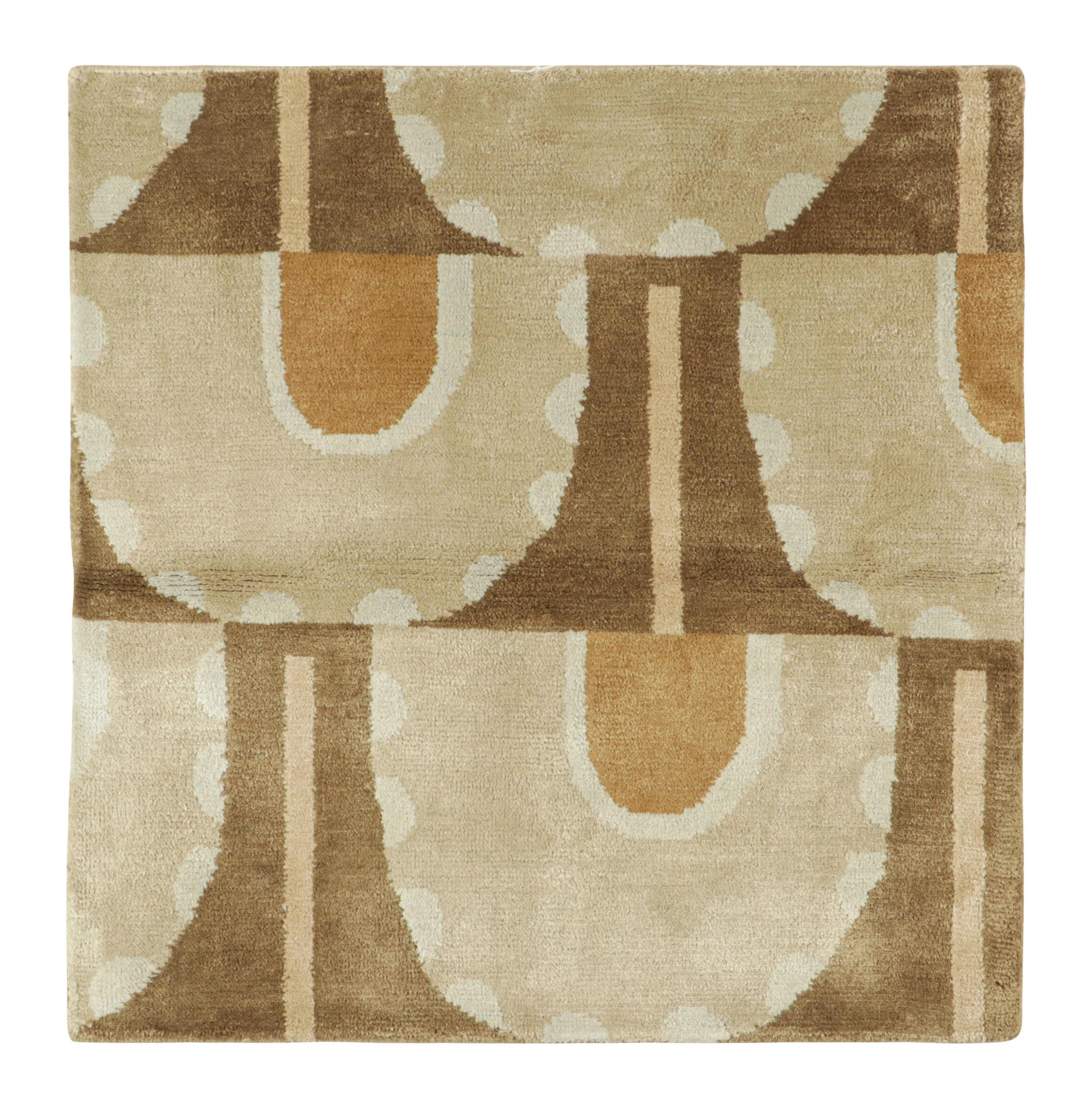 Noué à la main Rug & Kilim's Art Deco Style Custom Rug Sample in Beige-Brown and Cream Tones (échantillon de tapis personnalisé de style Art déco dans les tons beige-brun et crème) en vente
