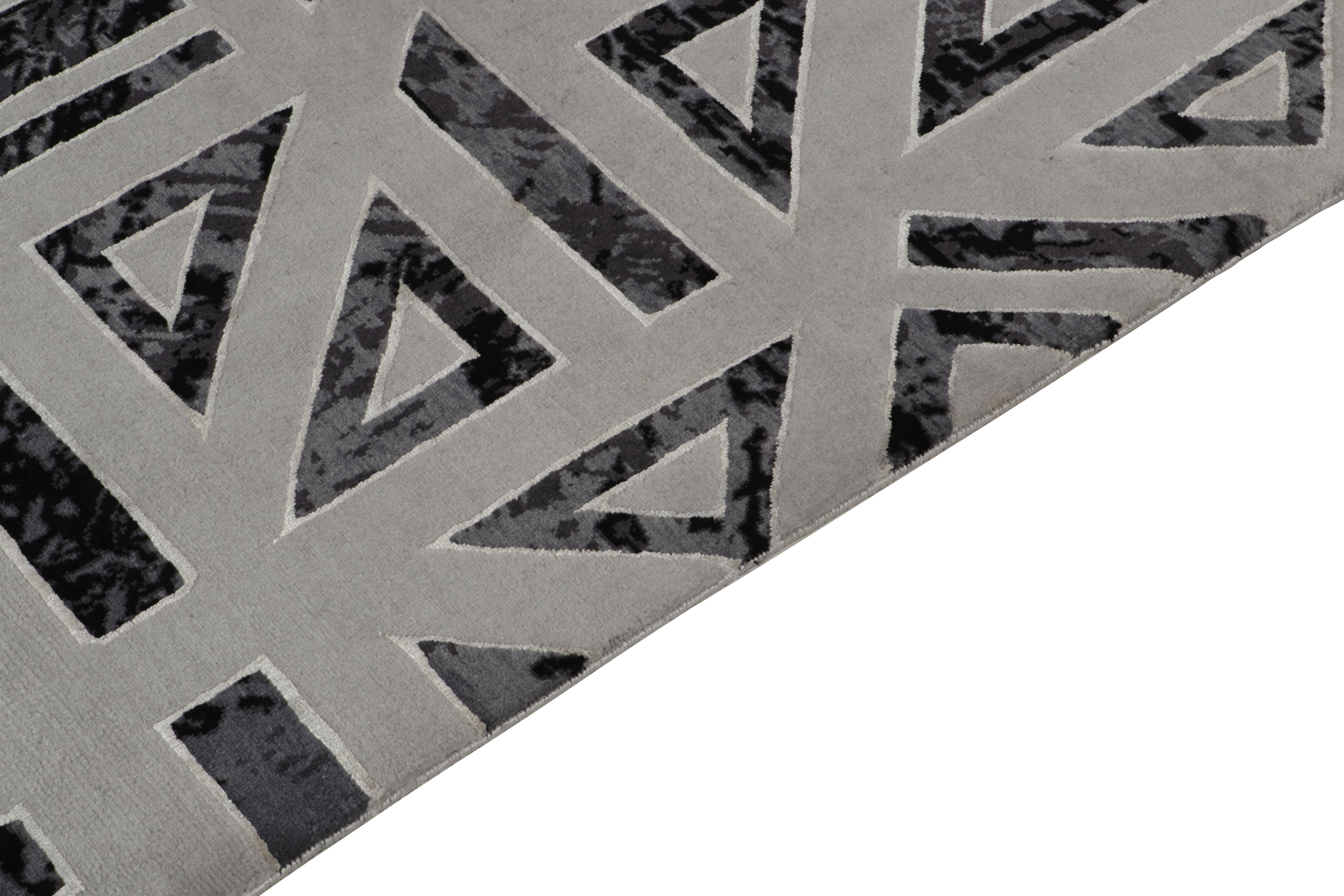 Moderner Teppich im Art-Déco-Stil von Rug & Kilim in Grau und Schwarz mit geometrischem Muster (Handgeknüpft) im Angebot
