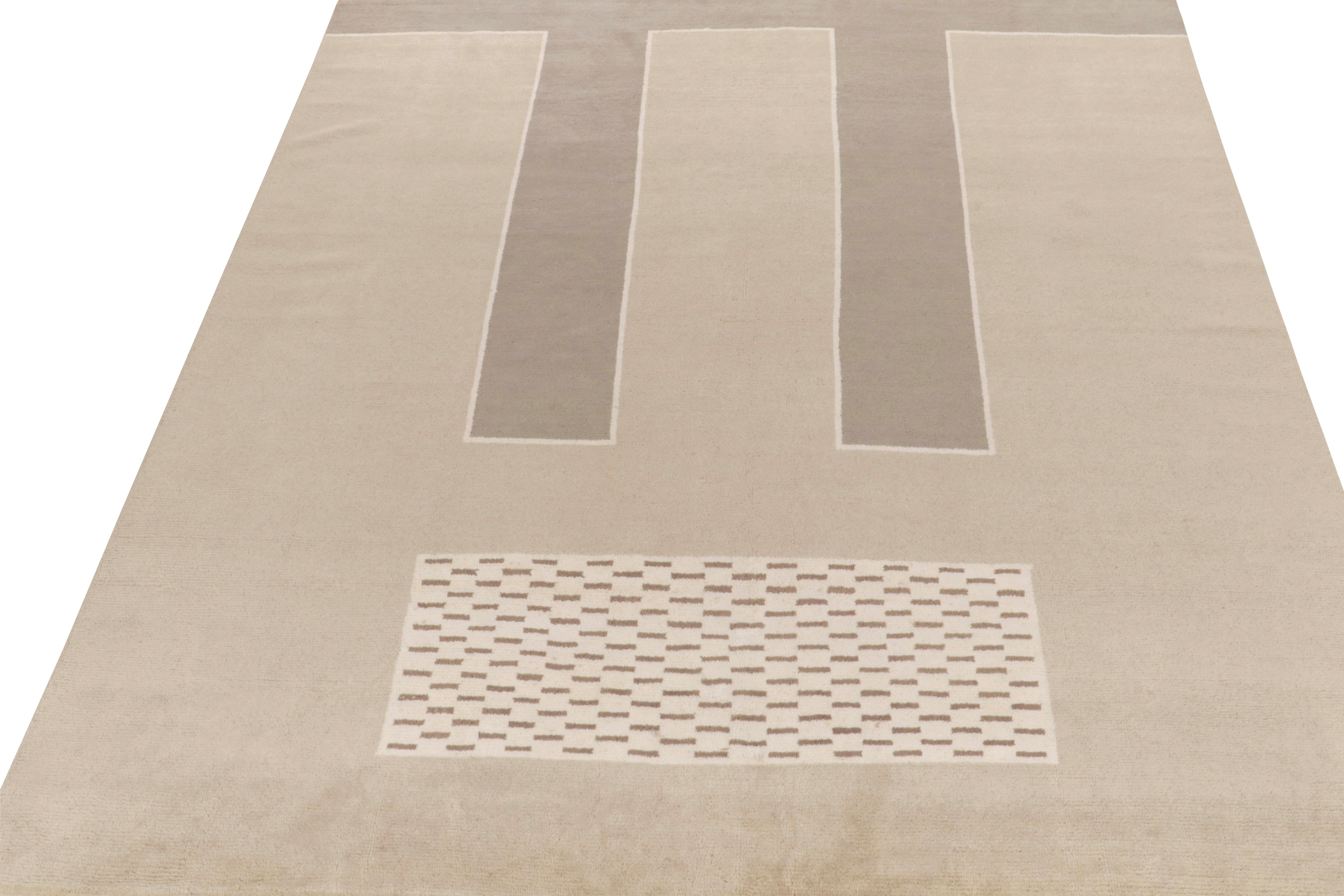Rug & Kilims Art-Deco-Teppich in Beige und Grau mit geometrischen Mustern (Art déco) im Angebot