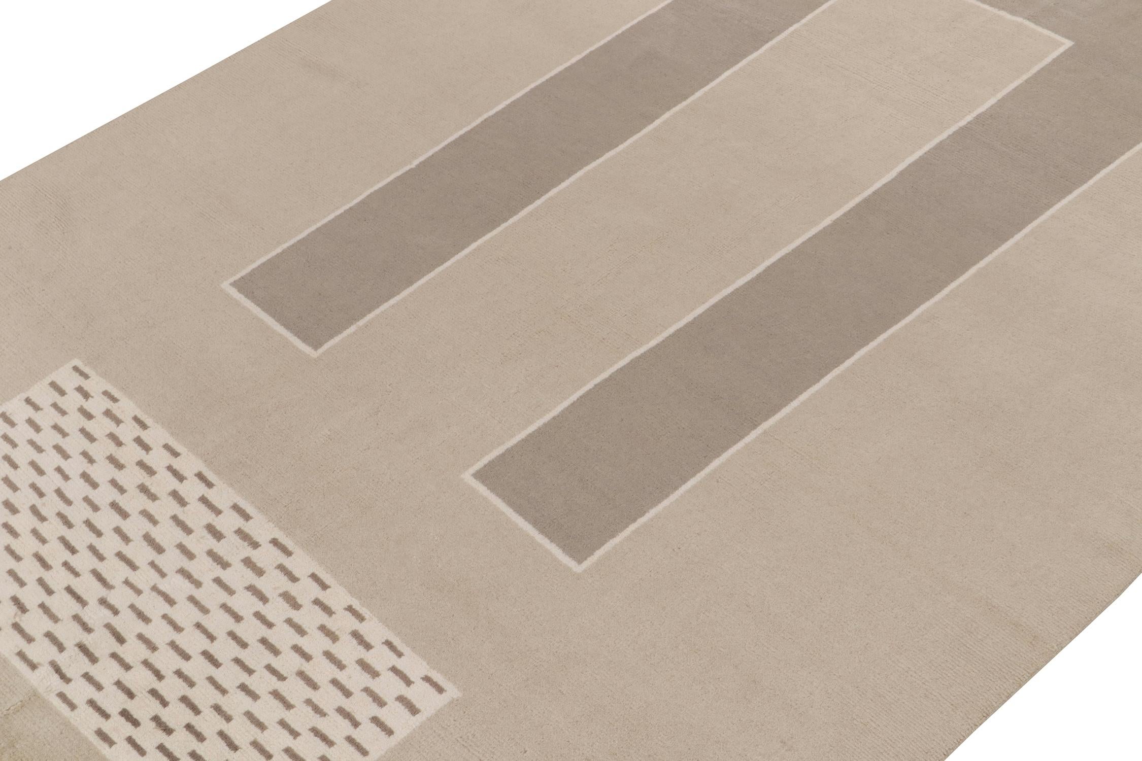 Rug & Kilims Art-Deco-Teppich in Beige und Grau mit geometrischen Mustern (Indisch) im Angebot