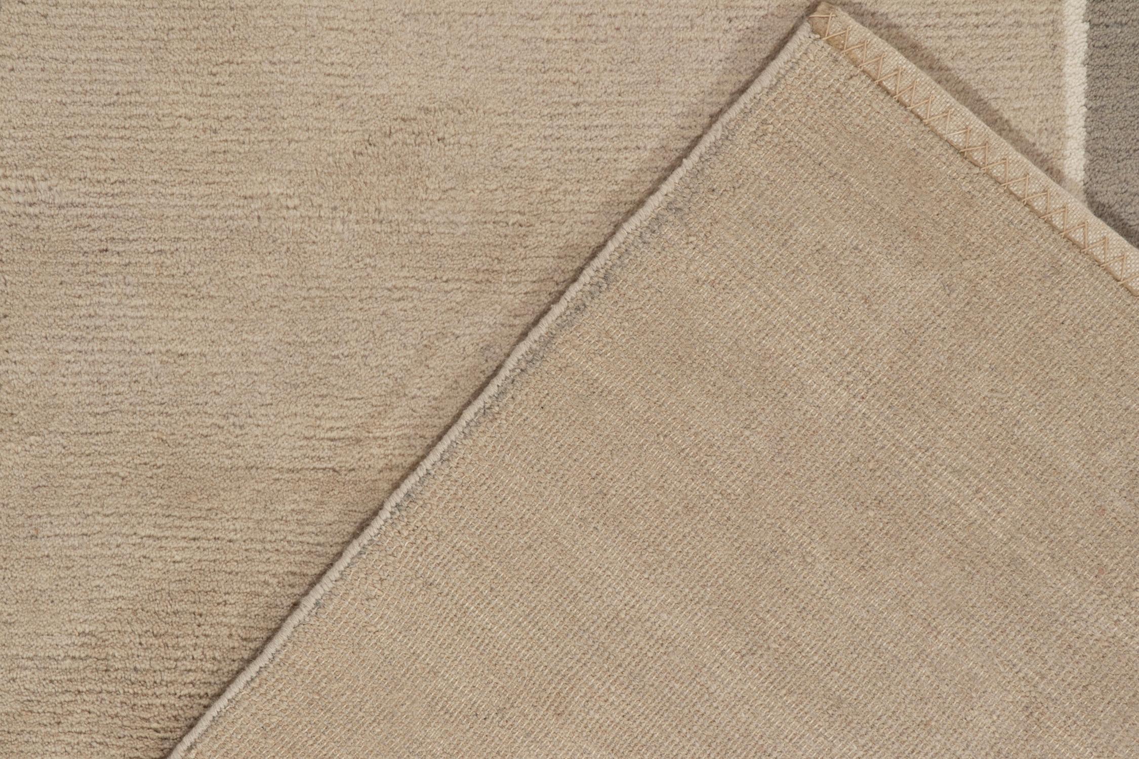 Rug & Kilims Art-Deco-Teppich in Beige und Grau mit geometrischen Mustern im Zustand „Neu“ im Angebot in Long Island City, NY