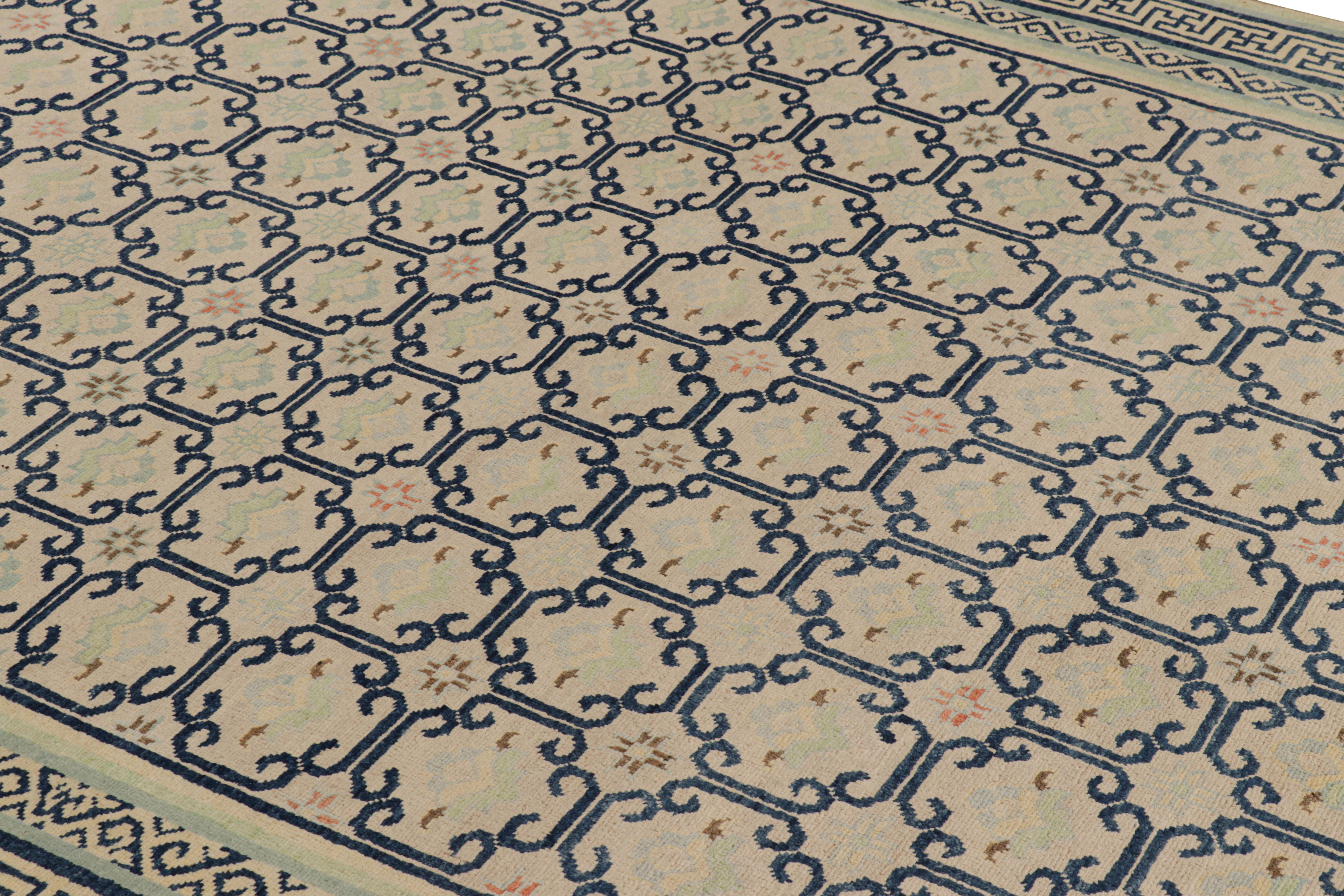 Noué à la main en laine, ce tapis Modern Classics 7x10 de Rug & Kilim est orné de motifs géométriques inspirés du mouvement Art déco chinois des années 1920. 

Sur le Design : 

Un jeu de tons beige et blanc crème souligne une répétition de