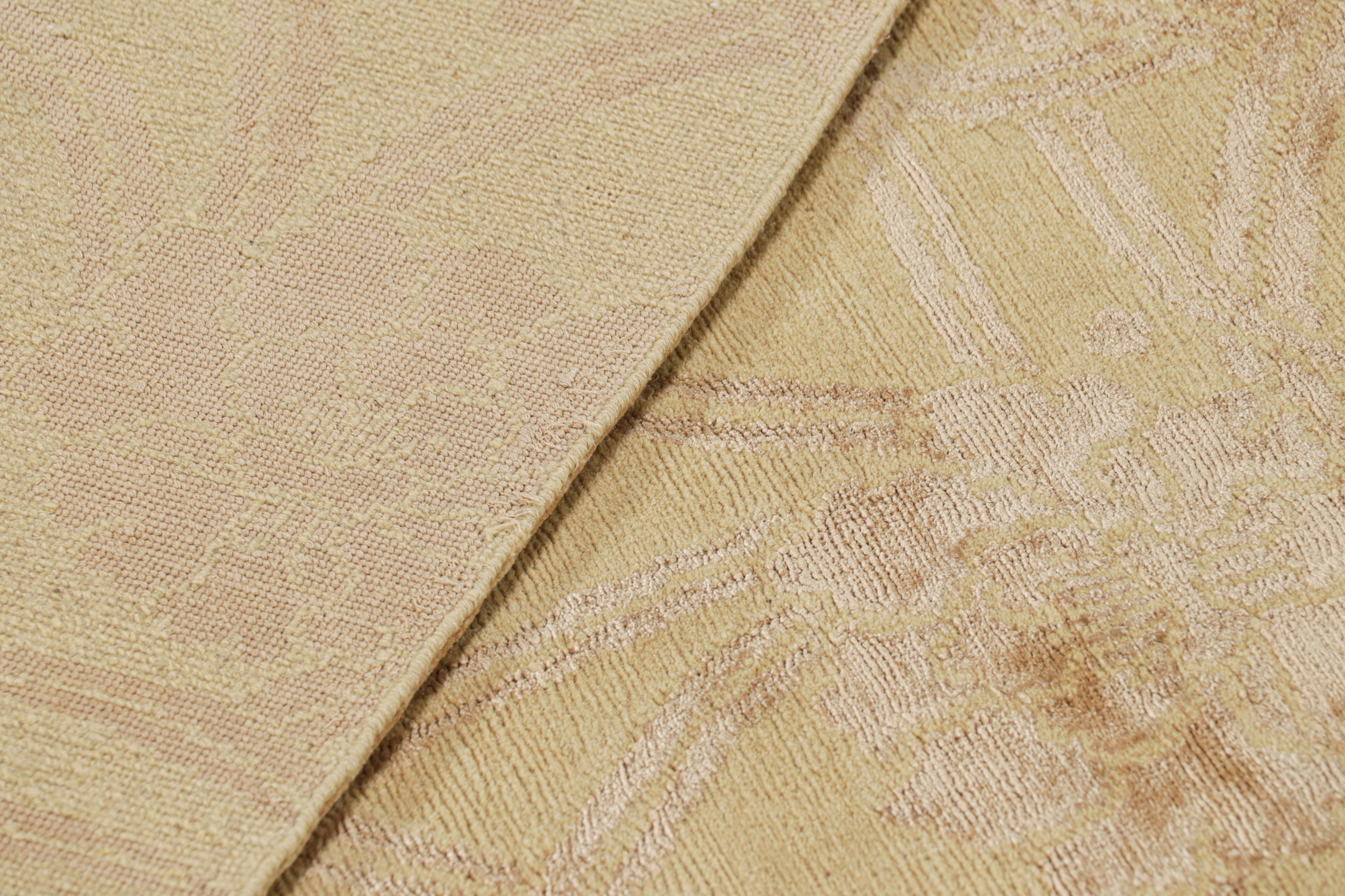 Lana Rug & Kilim è un tappeto in stile Art Deco in oro con motivi floreali beige 