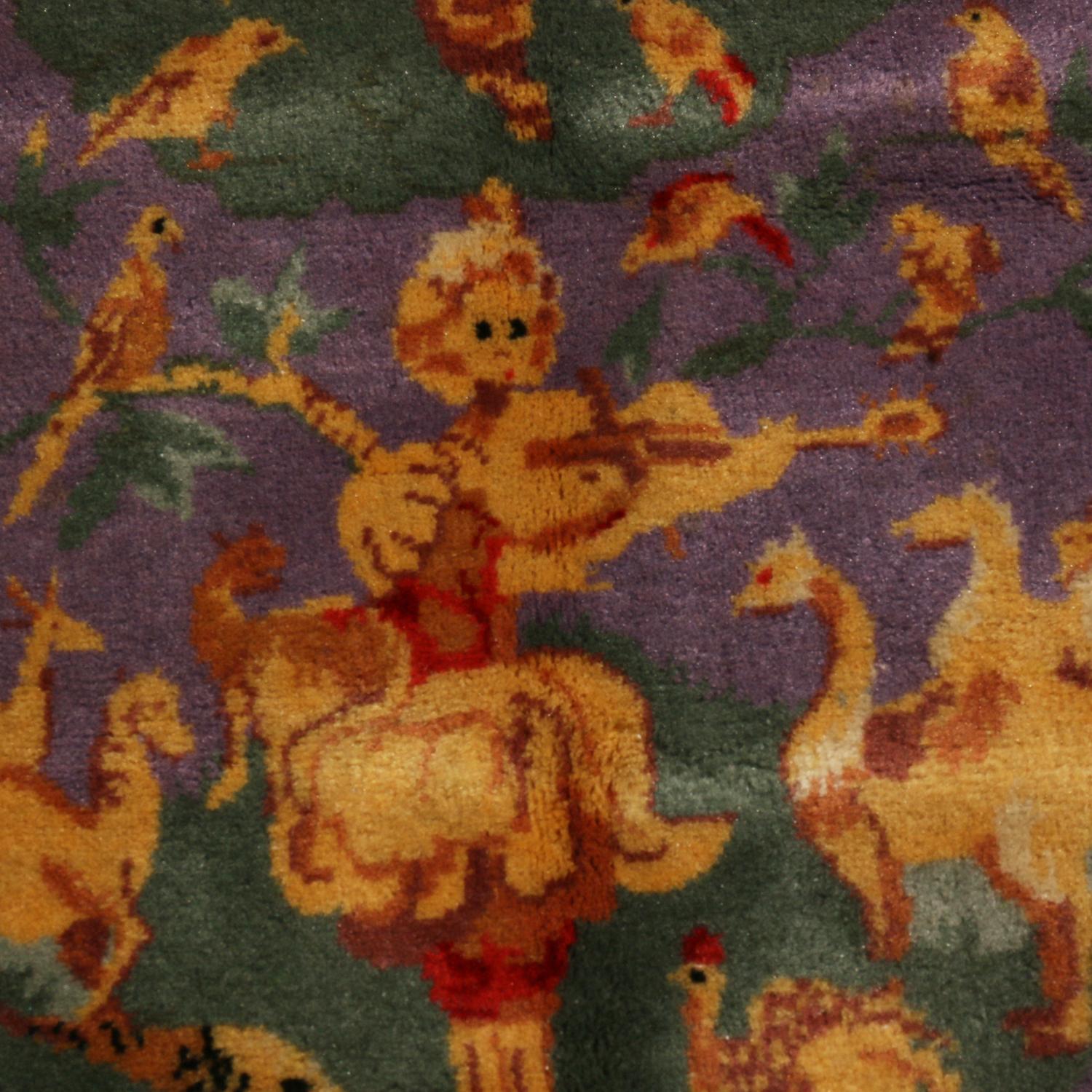 Alfombra de estilo Art Déco de Rug & Kilim en color morado, motivo pictórico de medallón dorado Nepalés en venta