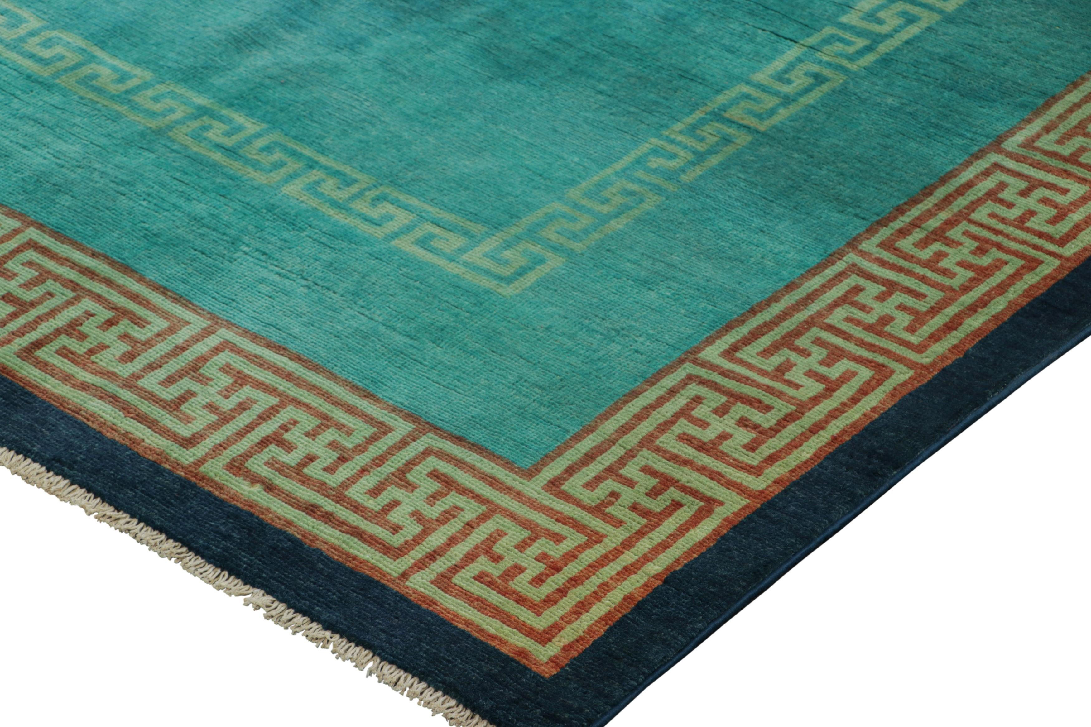 Alfombra estilo Art Déco de Rug & Kilim, campo abierto azul turquesa y bordes de llave griega en Nuevo estado para la venta en Long Island City, NY