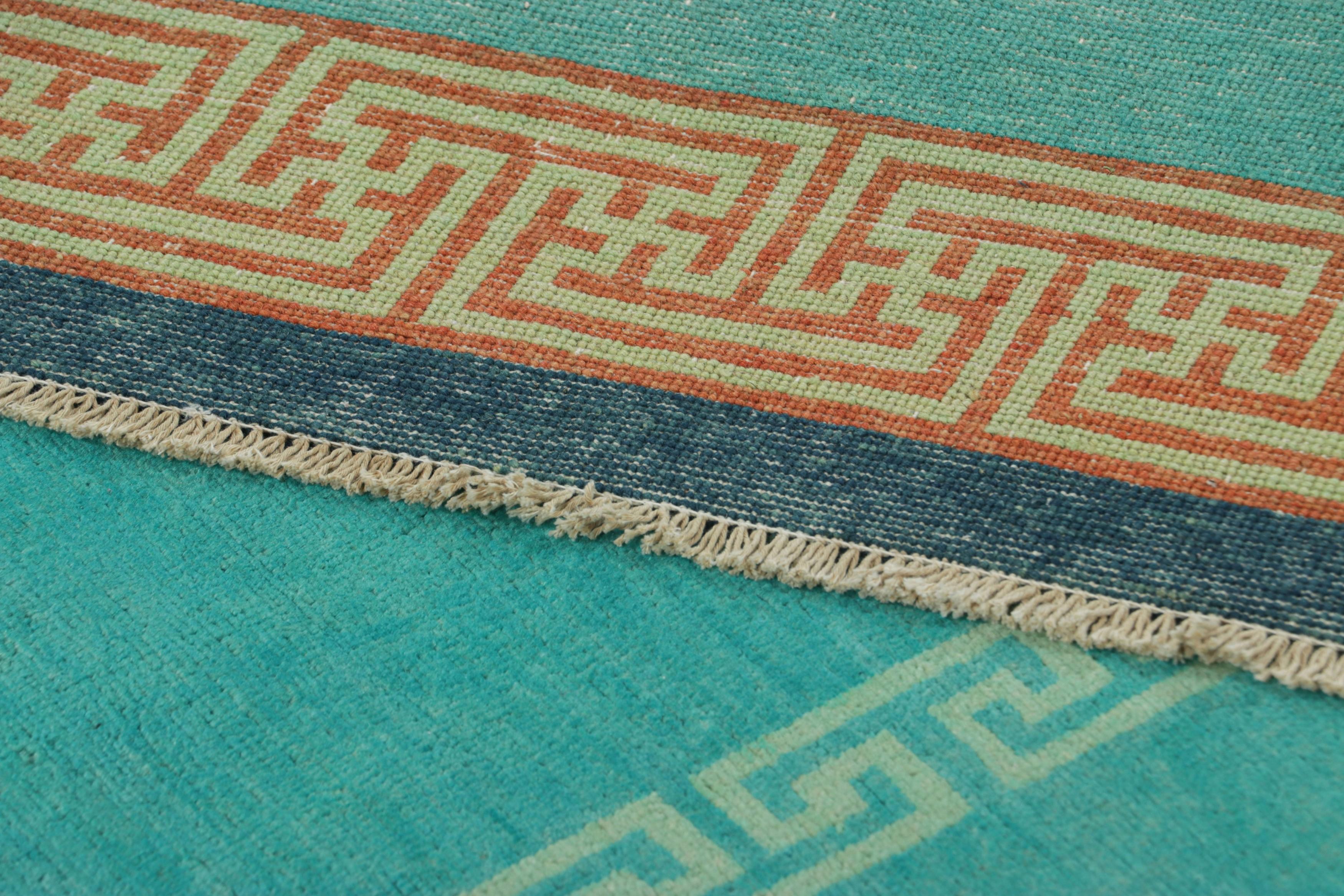 Alfombra estilo Art Déco de Rug & Kilim, campo abierto azul turquesa y bordes de llave griega Siglo XXI y contemporáneo en venta