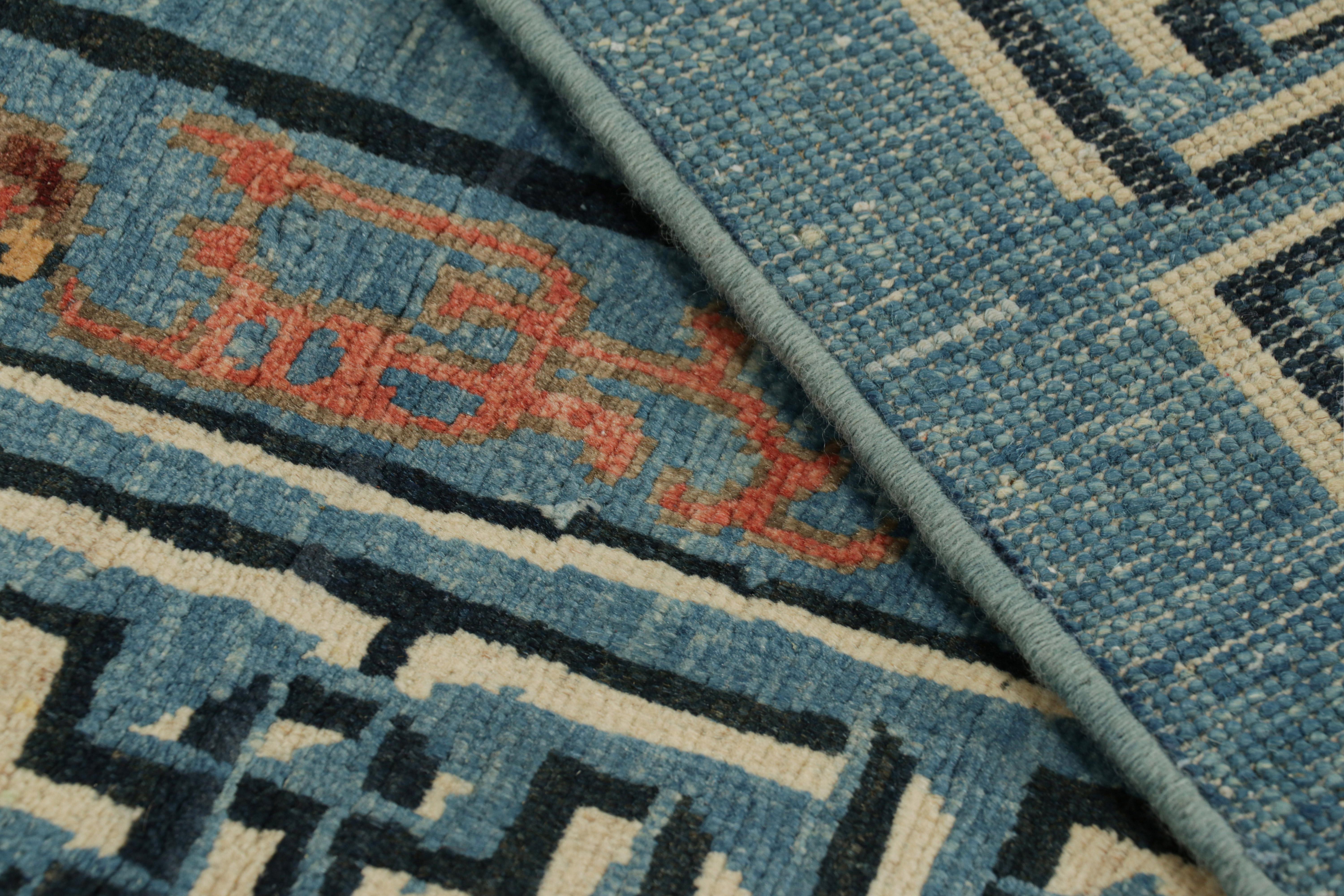 Lana Tappeto in stile Art Deco di Rug & Kilim con campo aperto blu chiaro e bordi geometrici in vendita