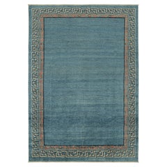 Rug & Kilim's Art Deco Style Teppich mit hellblauem offenem Feld und geometrischen Bordüren