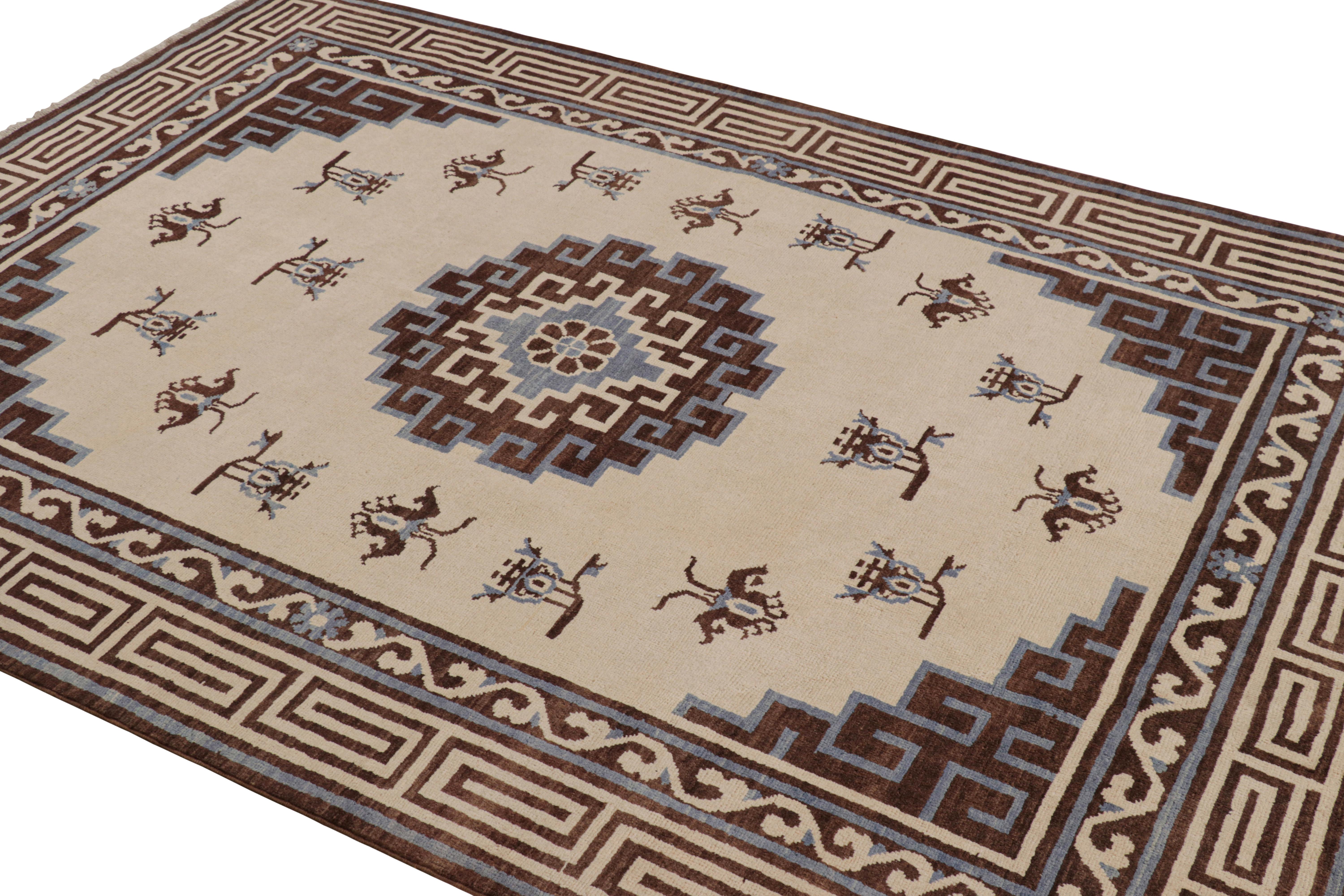 Afghan Rug & Kilim's Art Deco Style Rug with Medallion and Butterfly Patterns (tapis de style art déco avec motifs de médaillons et de papillons) en vente