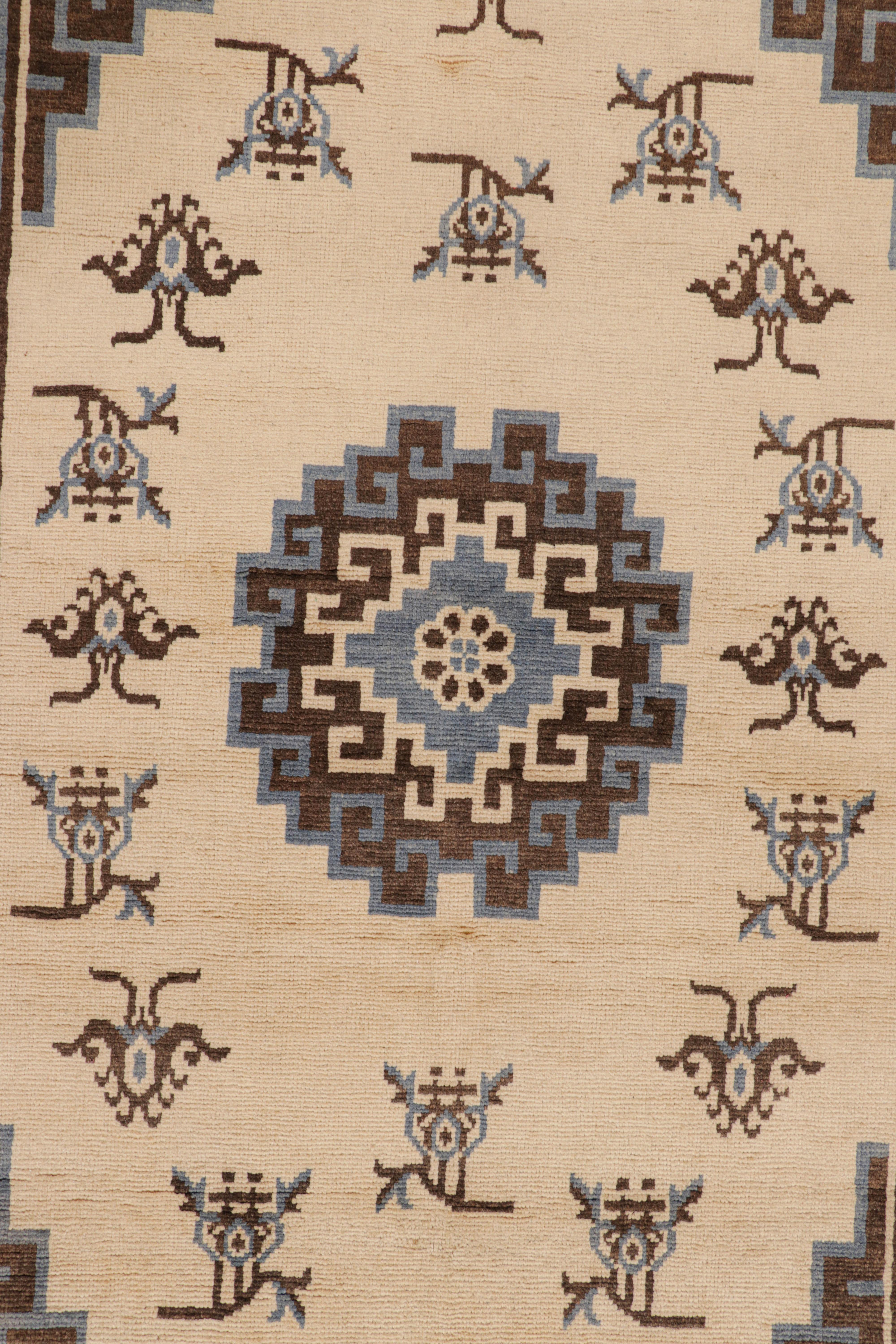 Alfombra de estilo Art Déco de Rug & Kilim con motivos de medallones y mariposas en Nuevo estado para la venta en Long Island City, NY