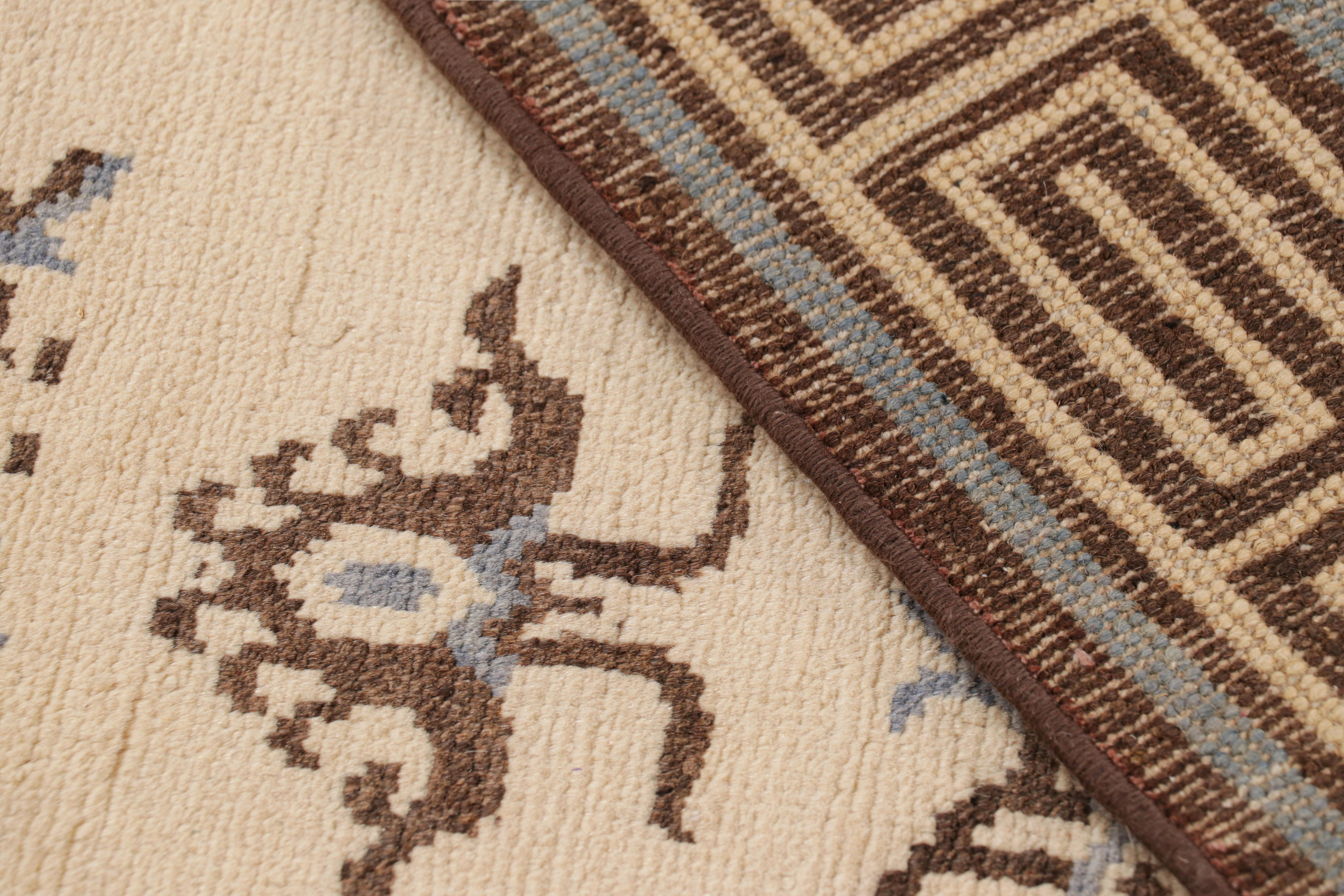 XXIe siècle et contemporain Rug & Kilim's Art Deco Style Rug with Medallion and Butterfly Patterns (tapis de style art déco avec motifs de médaillons et de papillons) en vente