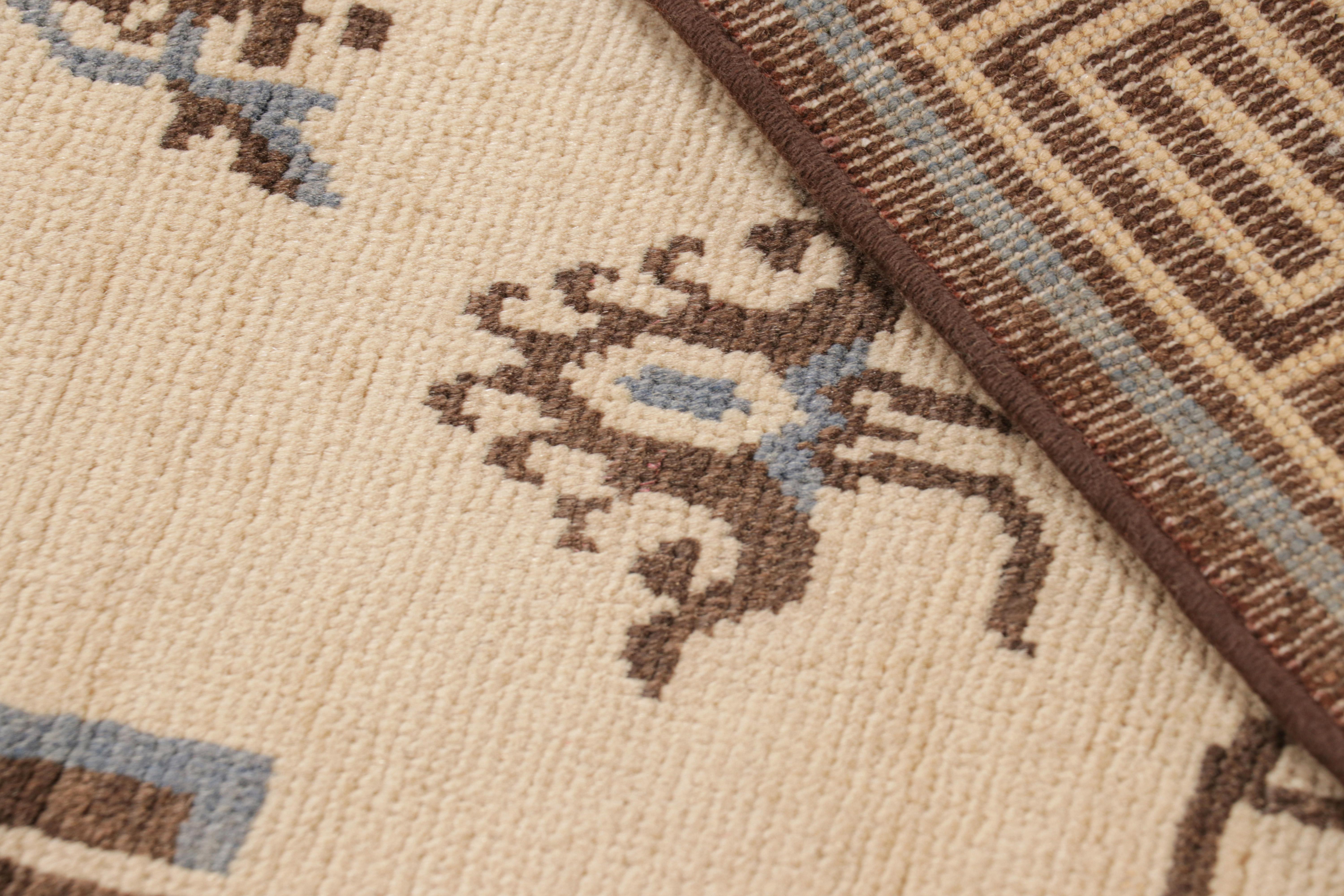 Alfombra de estilo Art Déco de Rug & Kilim con motivos de medallones y mariposas Siglo XXI y contemporáneo en venta
