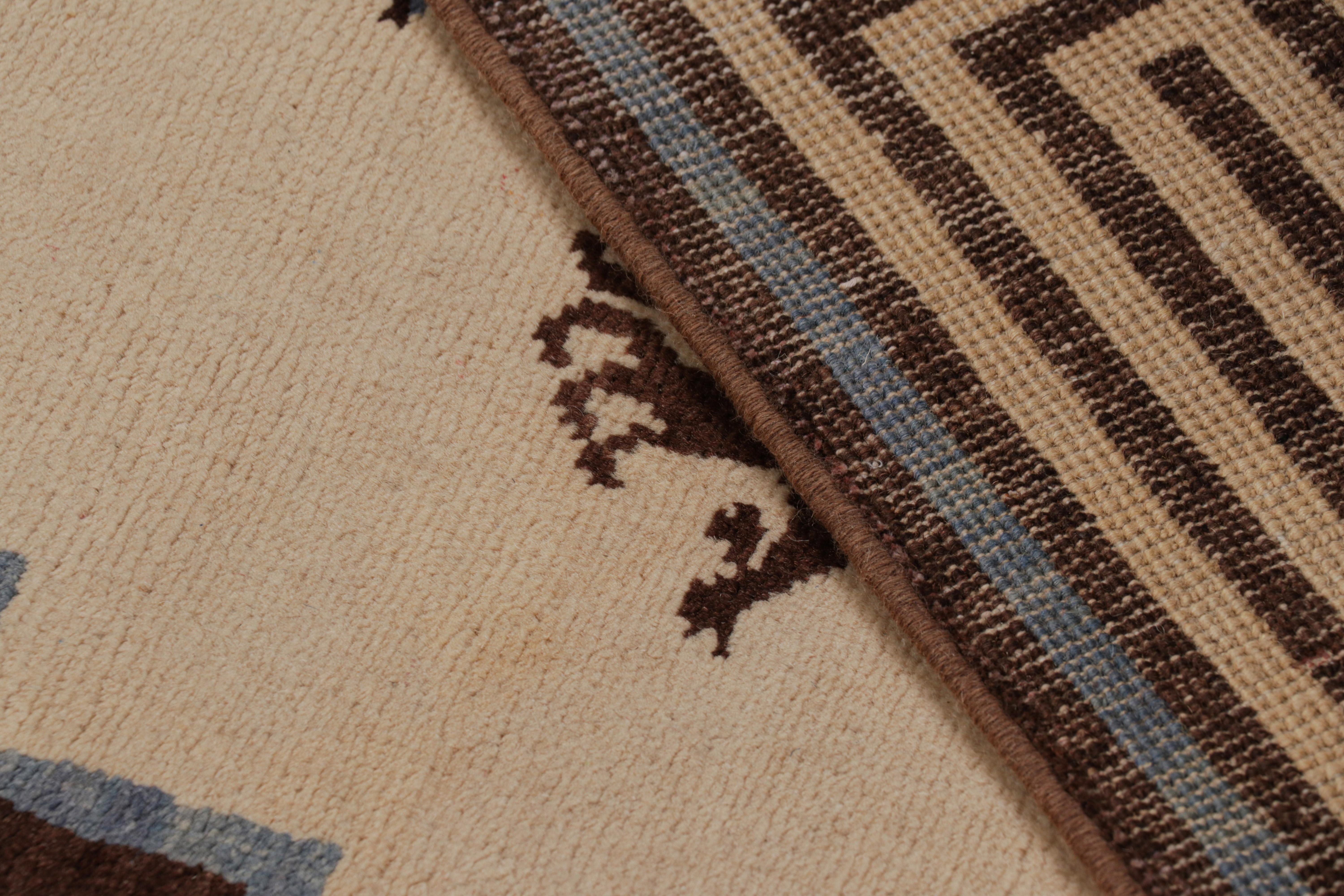 Laine Rug & Kilim's Art Deco Style Rug with Medallion and Butterfly Patterns (tapis de style art déco avec motifs de médaillons et de papillons) en vente