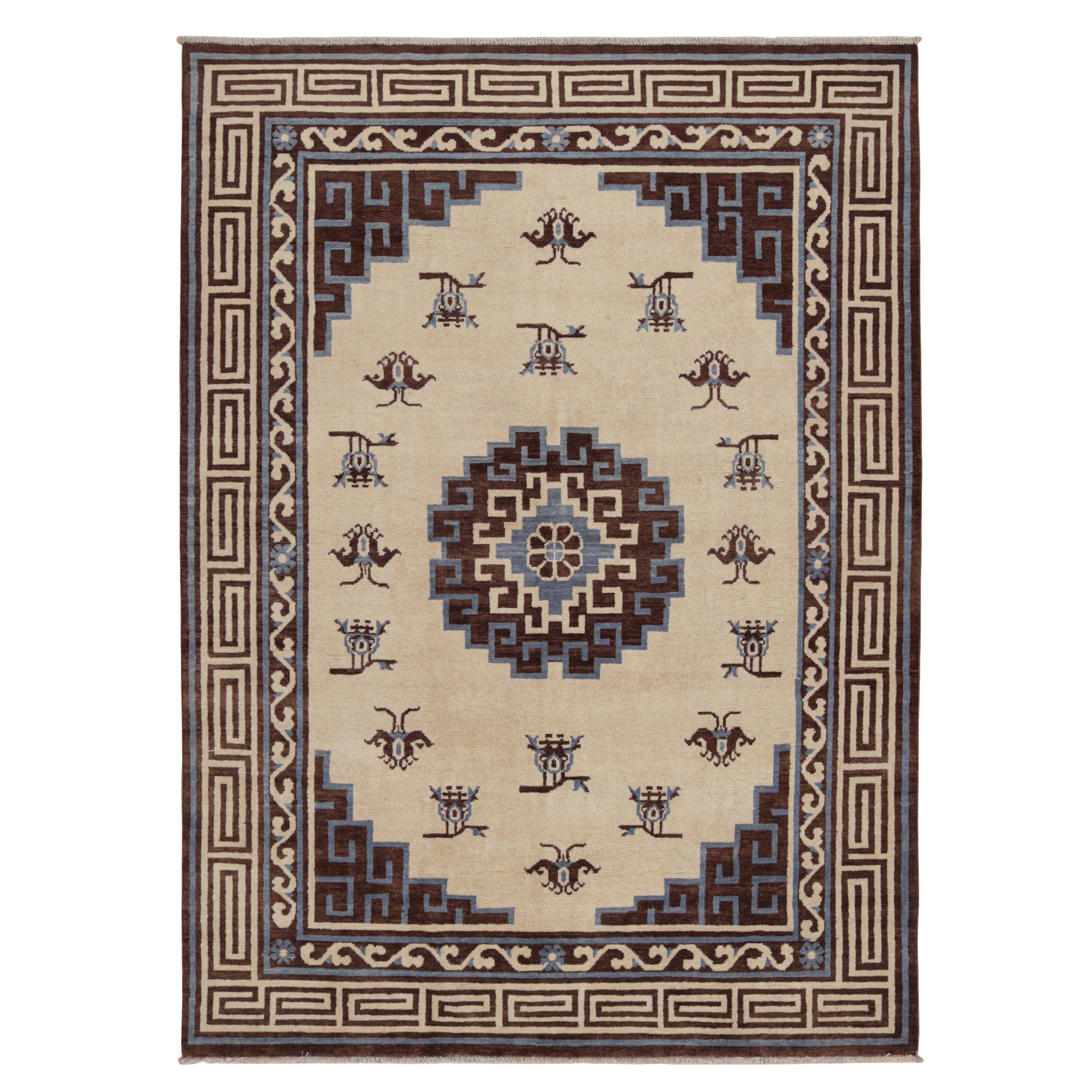 Rug & Kilim's Art Deco Style Teppich mit Medaillon und Schmetterlingsmustern