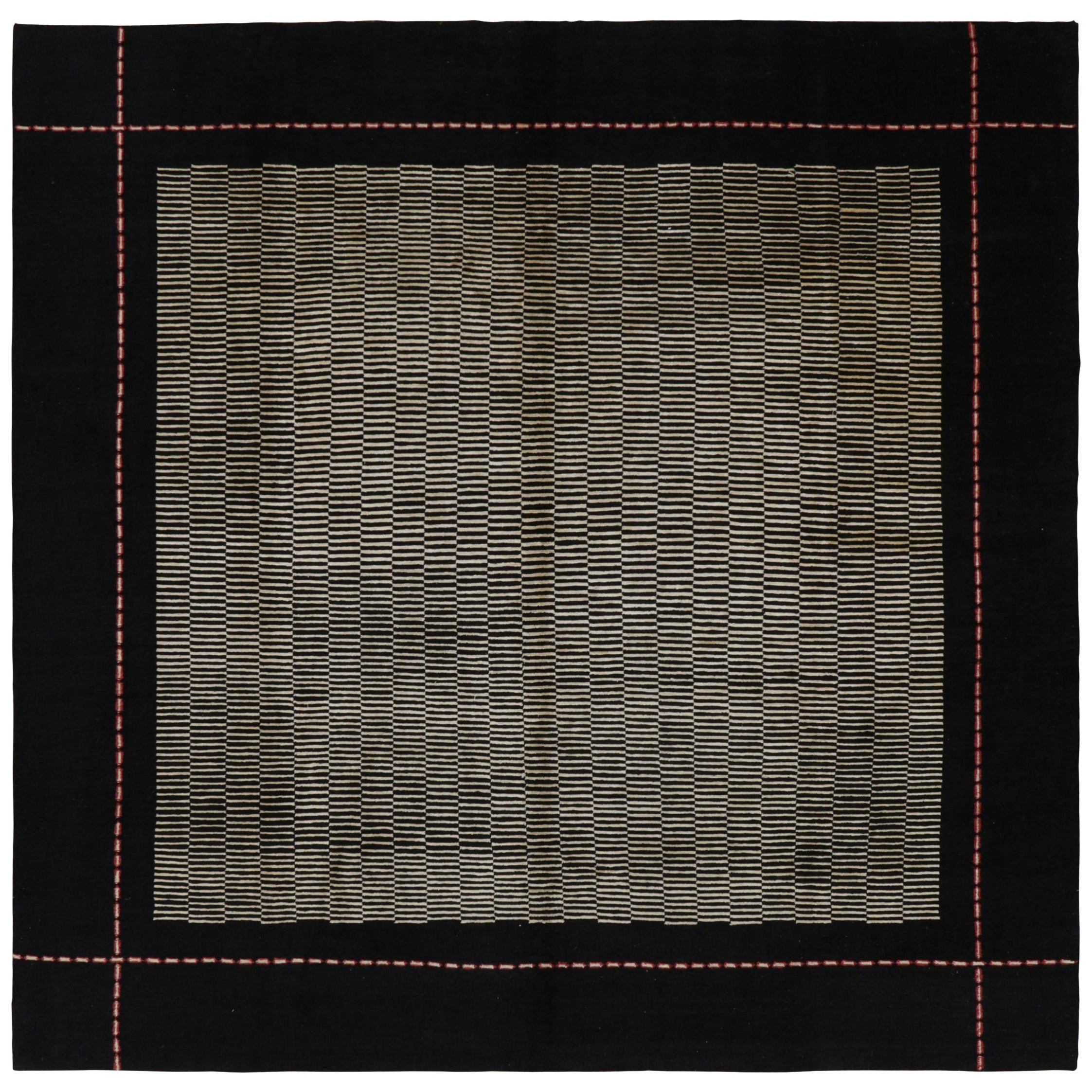 Rug & Kilim's Art Deco Style Square Rug with Beige-Brown Geometric Patterns (tapis carré de style Art déco avec motifs géométriques beige et marron)