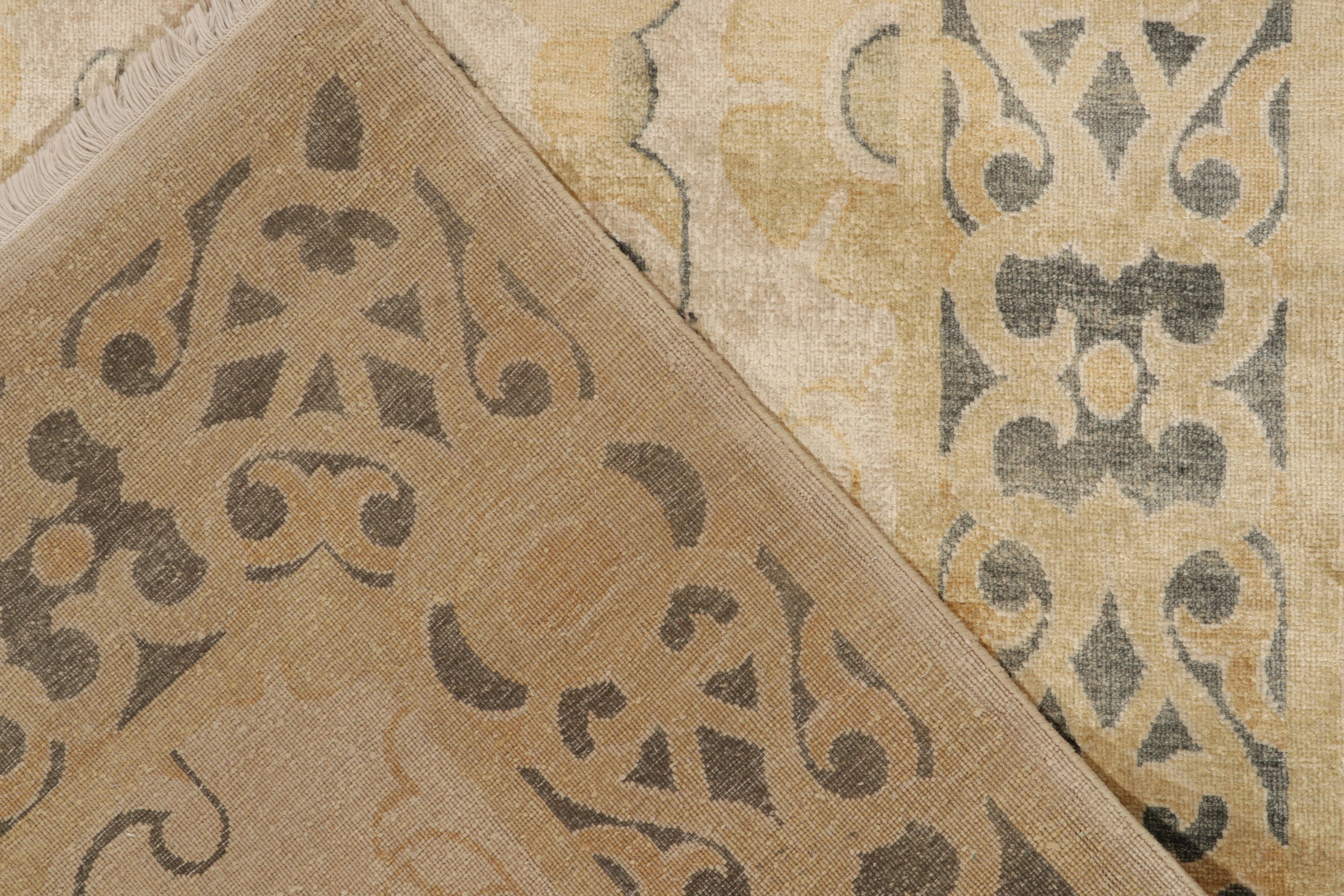 Teppich & Kilims Art nouveau-Stil-Teppich in Beige mit goldenen Spalier-Blumenmustern (Seide) im Angebot