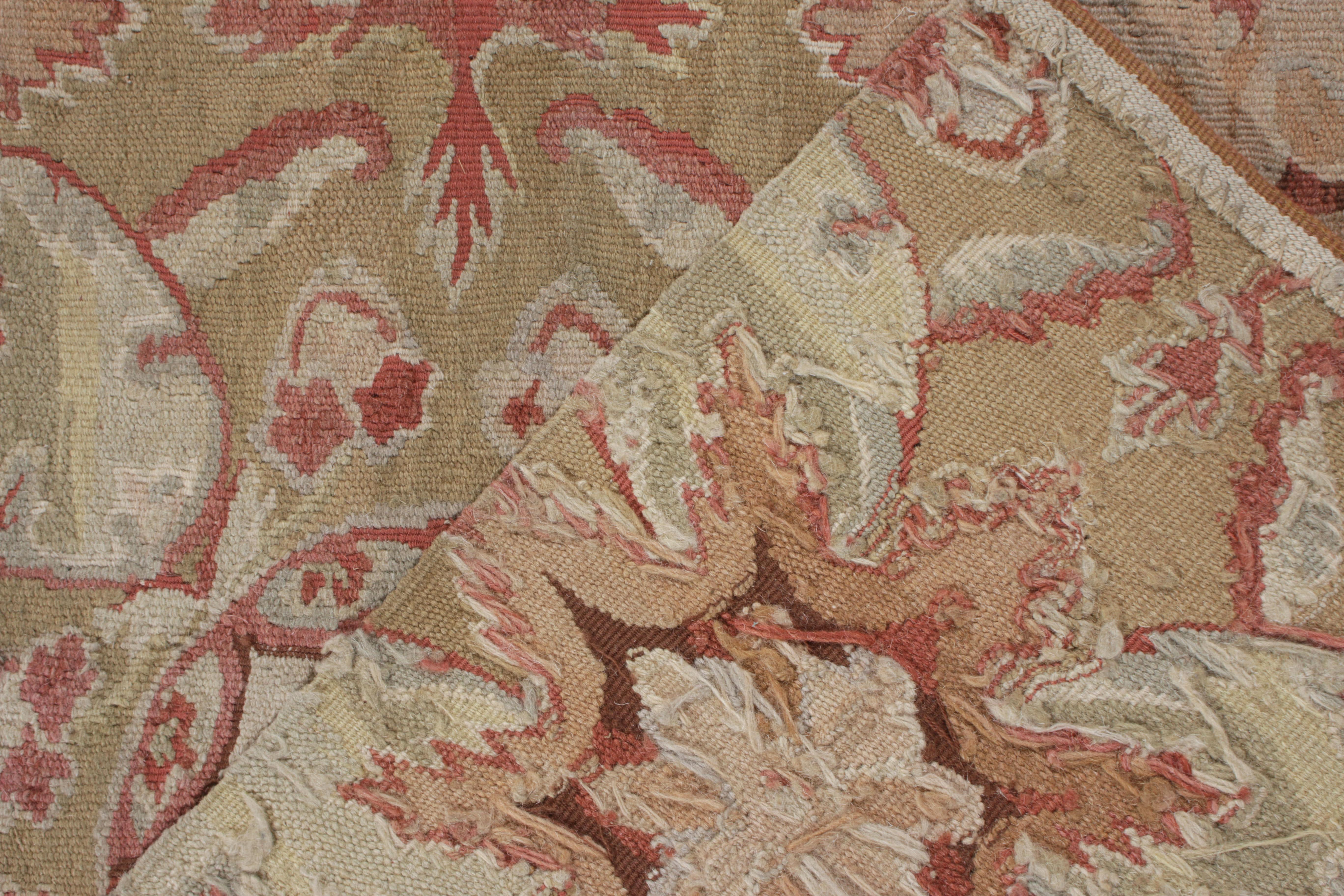 Alfombra Aubusson de Rug & Kilim, estilo tejido plano, beige-marrón, estampado floral rosa en Nuevo estado para la venta en Long Island City, NY