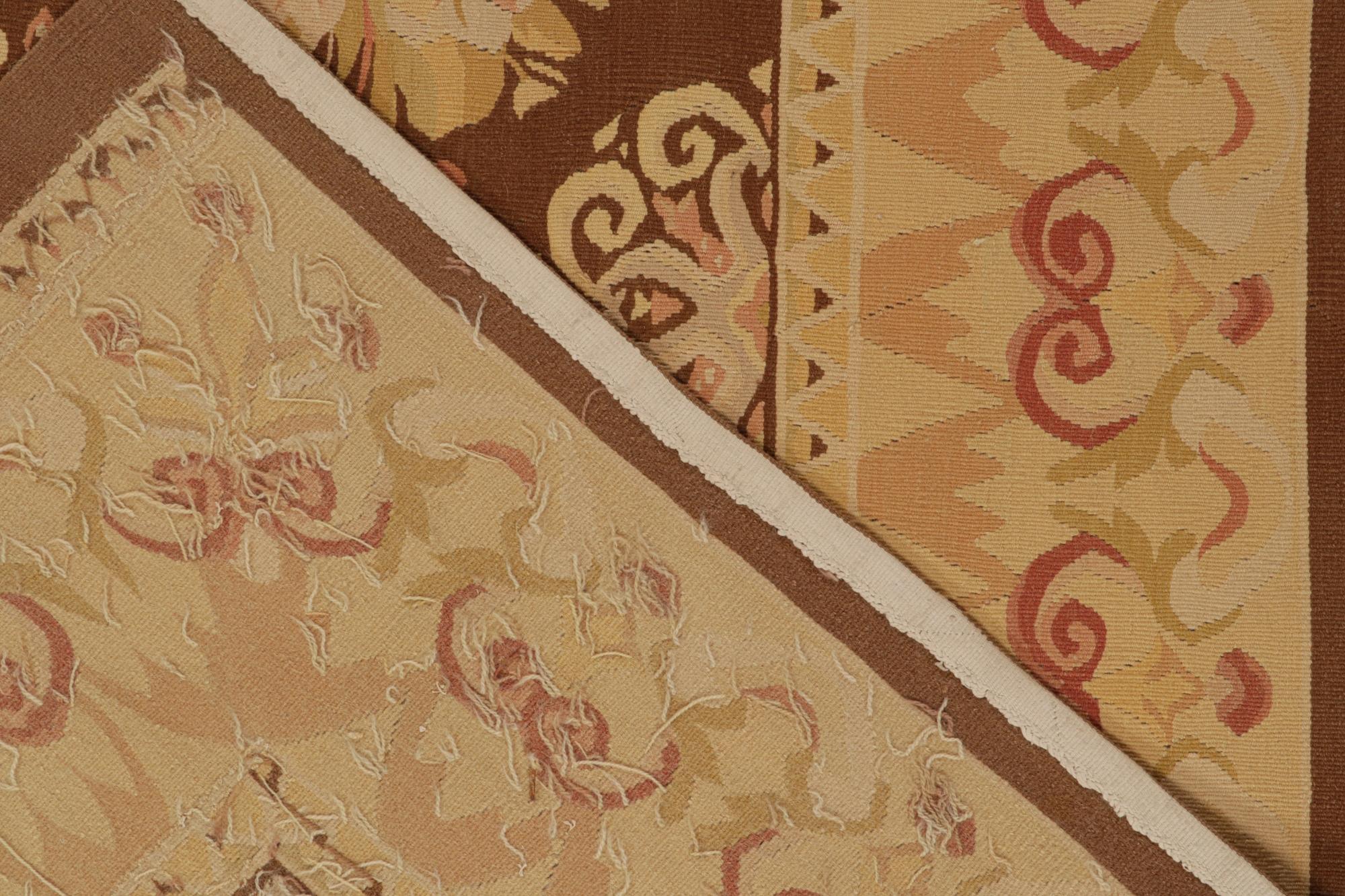 Rug & Kilim's Aubusson Flatweave Style Rug in Brown with Beige Floral Patterns (tapis de style Aubusson à tissage plat en marron avec motifs floraux en beige) en vente 1
