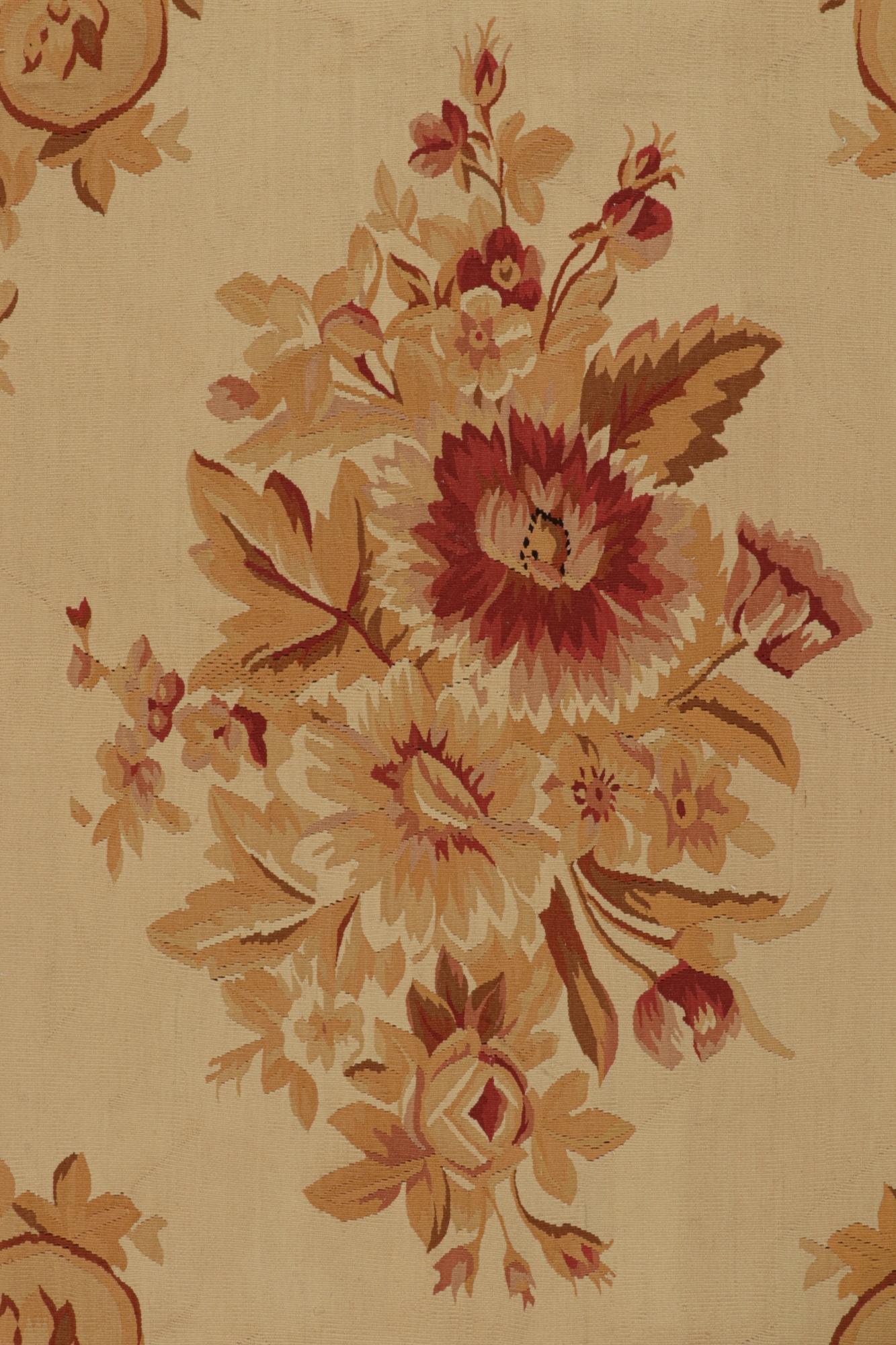 Alfombra Aubusson de Rug & Kilim estilo tejido plano con medallón floral dorado y rojo Chino en venta