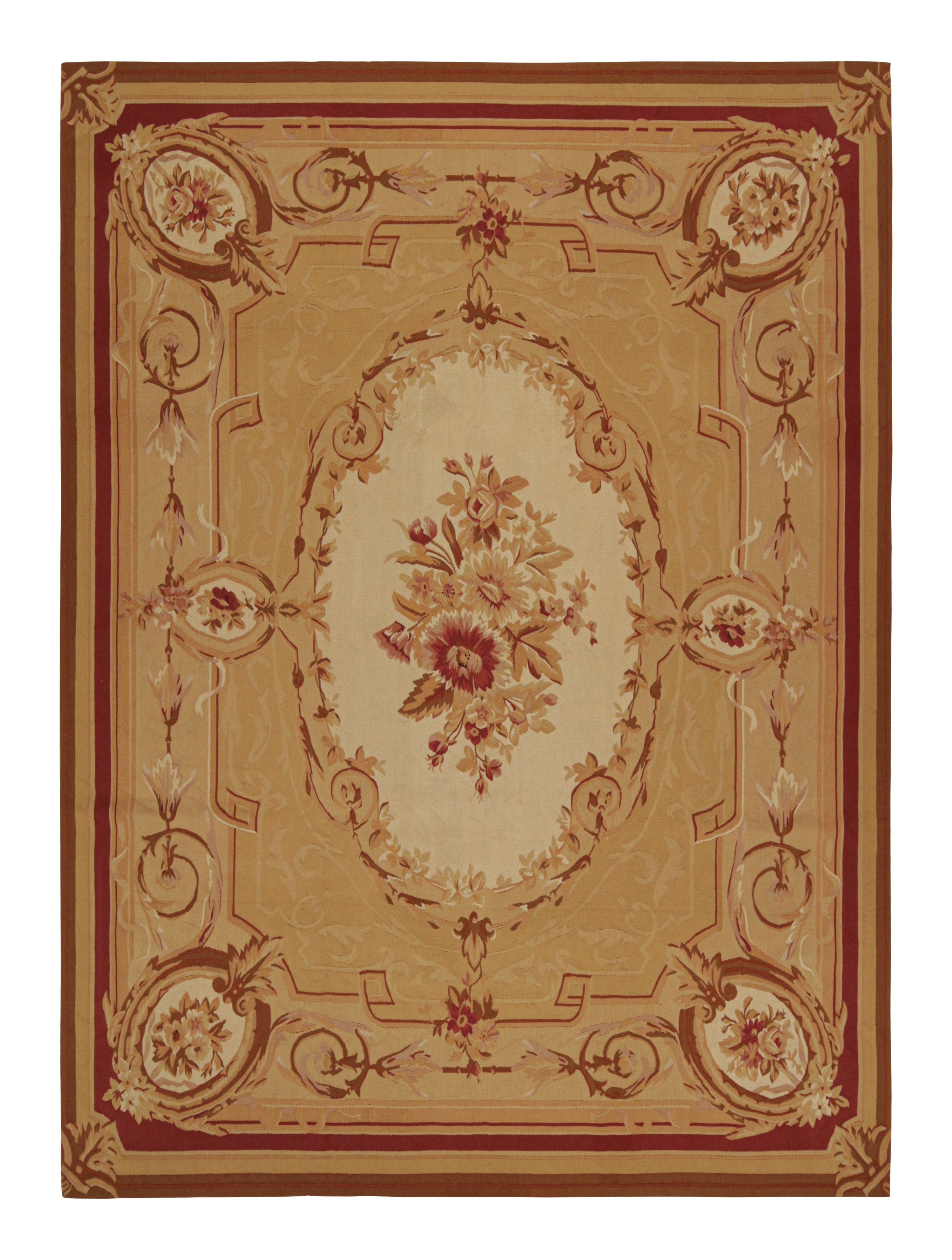 Rug & Kilim's Aubusson Flatweave Style Rug with Gold and Red Floral Medallion (tapis à tissage plat d'Aubusson avec médaillon floral or et rouge) en vente