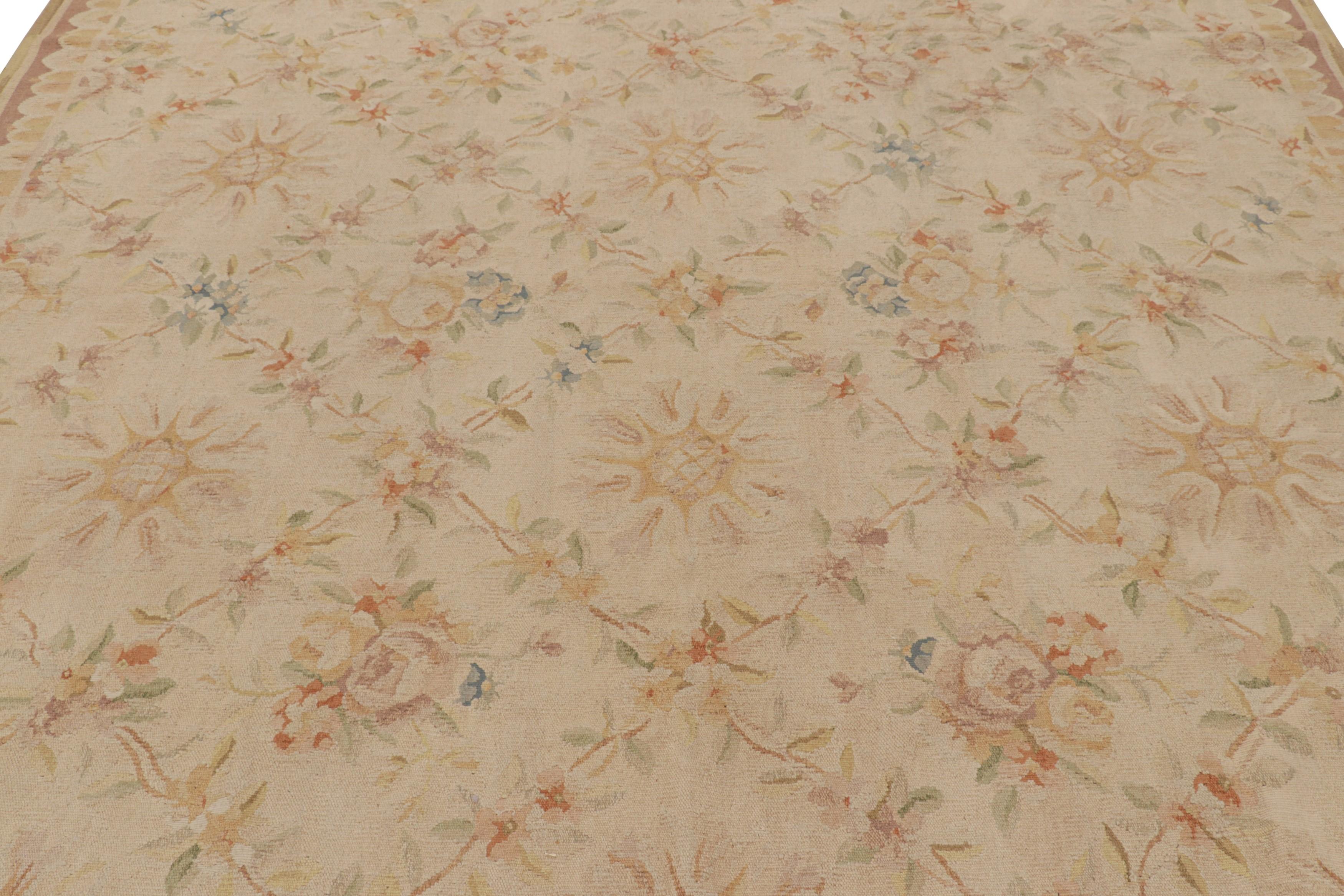 Dieser 8x10 große zeitgenössische Teppich ist eine Neuvorstellung aus der europäischen Teppichkollektion von Rug & Kilim - eine der ersten Arbeiten des Unternehmens, die von antiken Aubusson-Teppichen und Wandteppichen aus dem 18. Jahrhundert