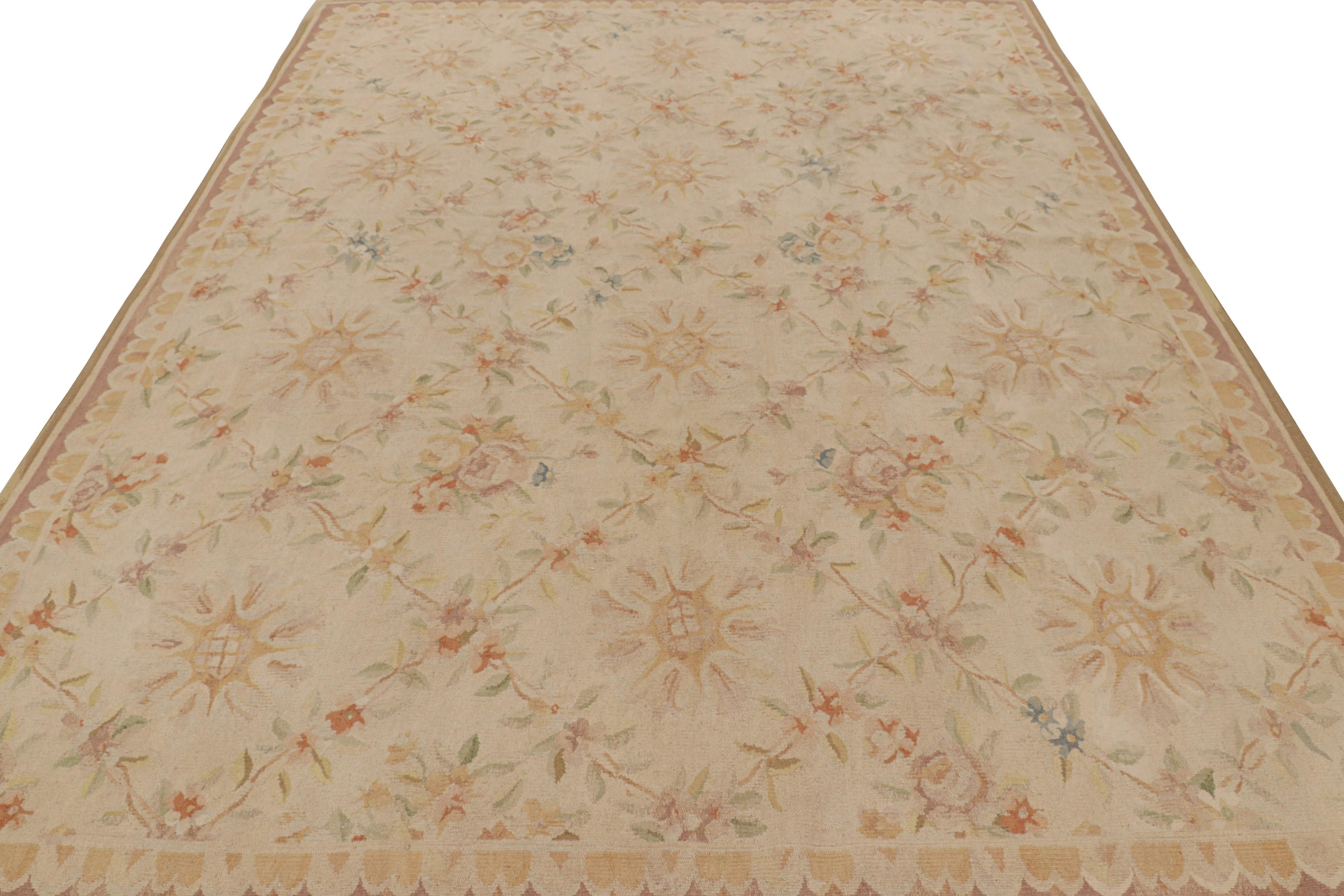 Rug & Kilim's Aubusson-Teppich in Beige mit bunten Blumenmustern im Zustand „Neu“ im Angebot in Long Island City, NY