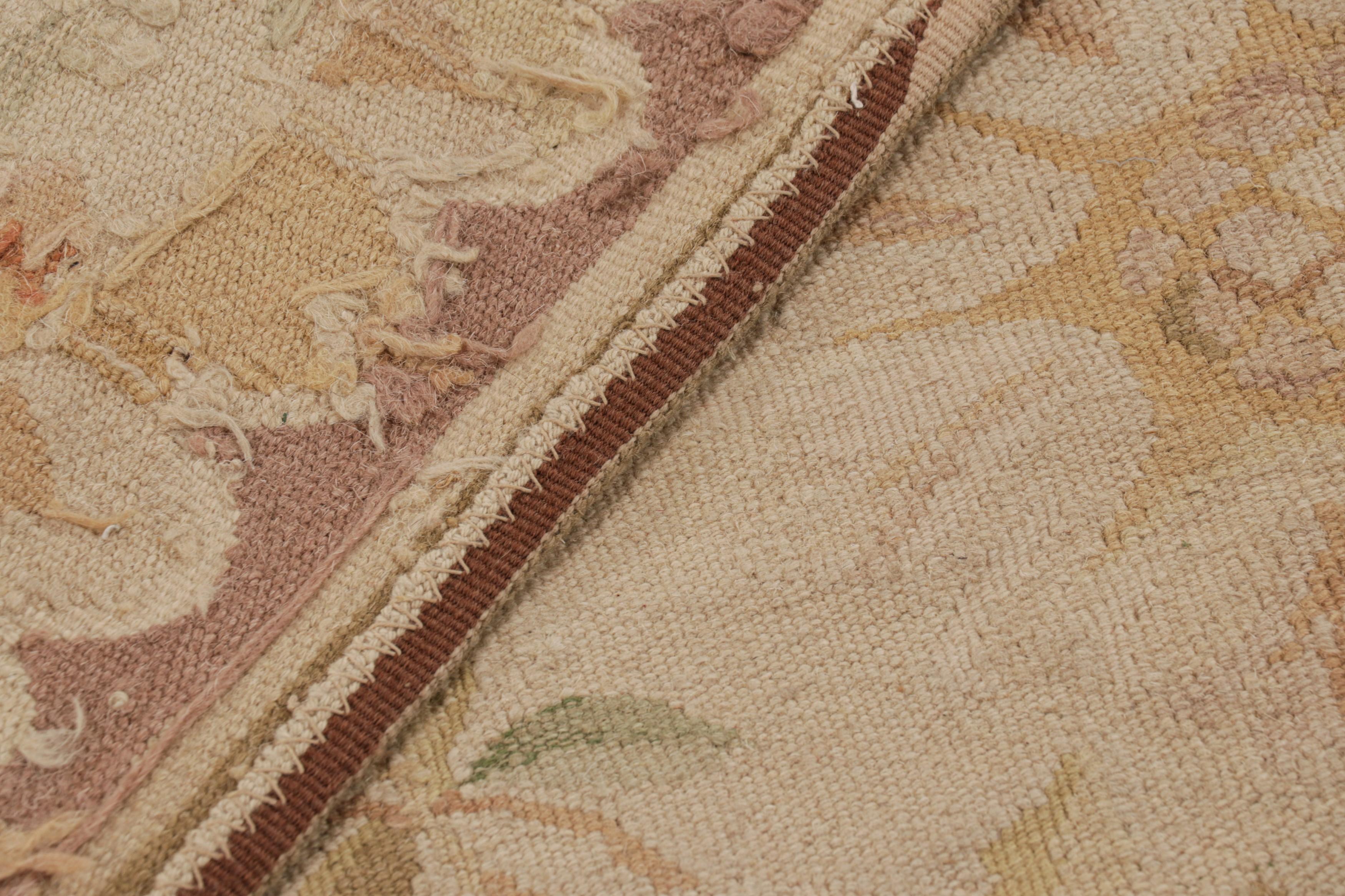 Rug & Kilim's Aubusson-Teppich in Beige mit bunten Blumenmustern (Wolle) im Angebot