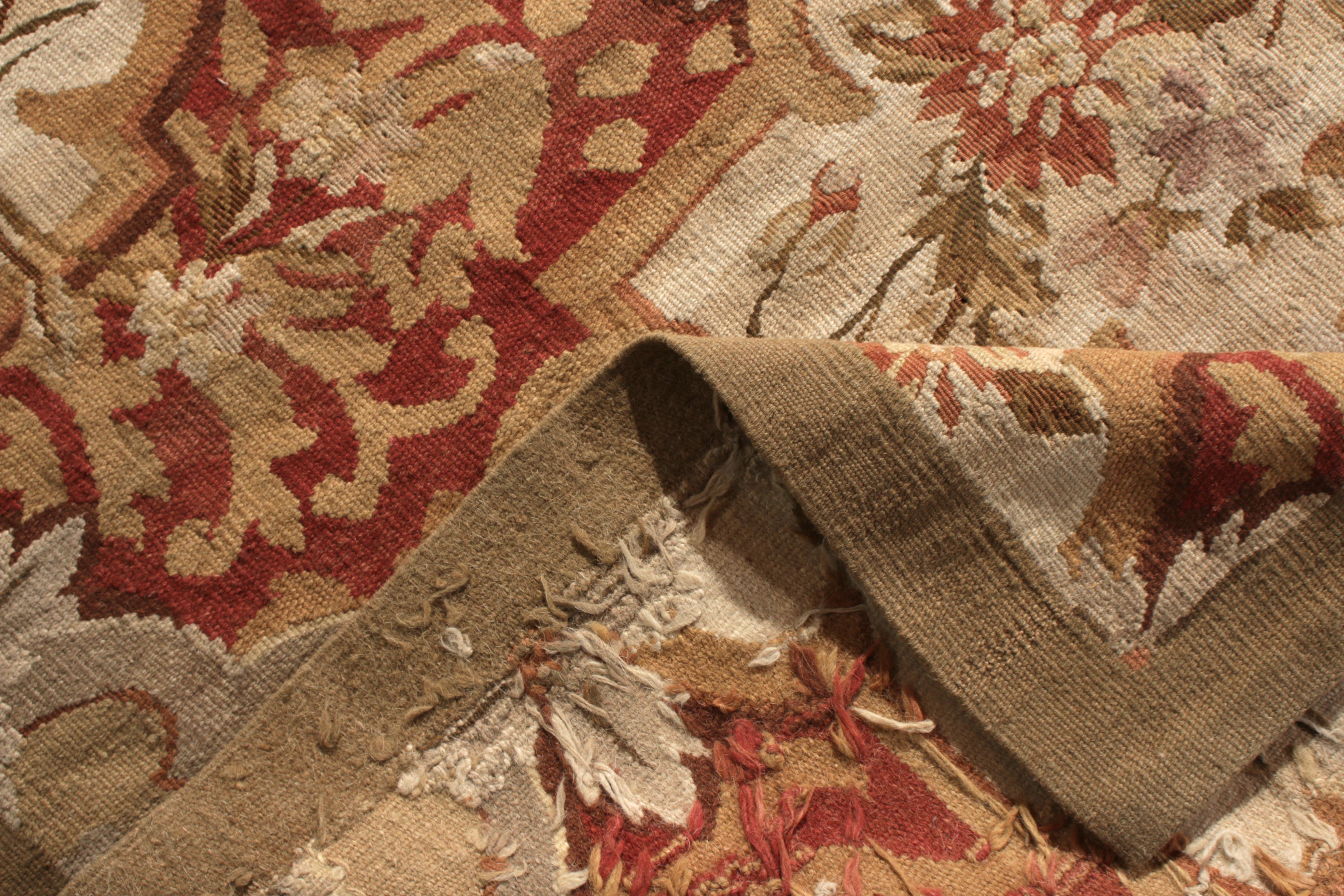 Rug & Kilim's Tejido Plano Estilo Aubusson Beige-Marrón Rojo Motivo Floral Siglo XXI y contemporáneo en venta