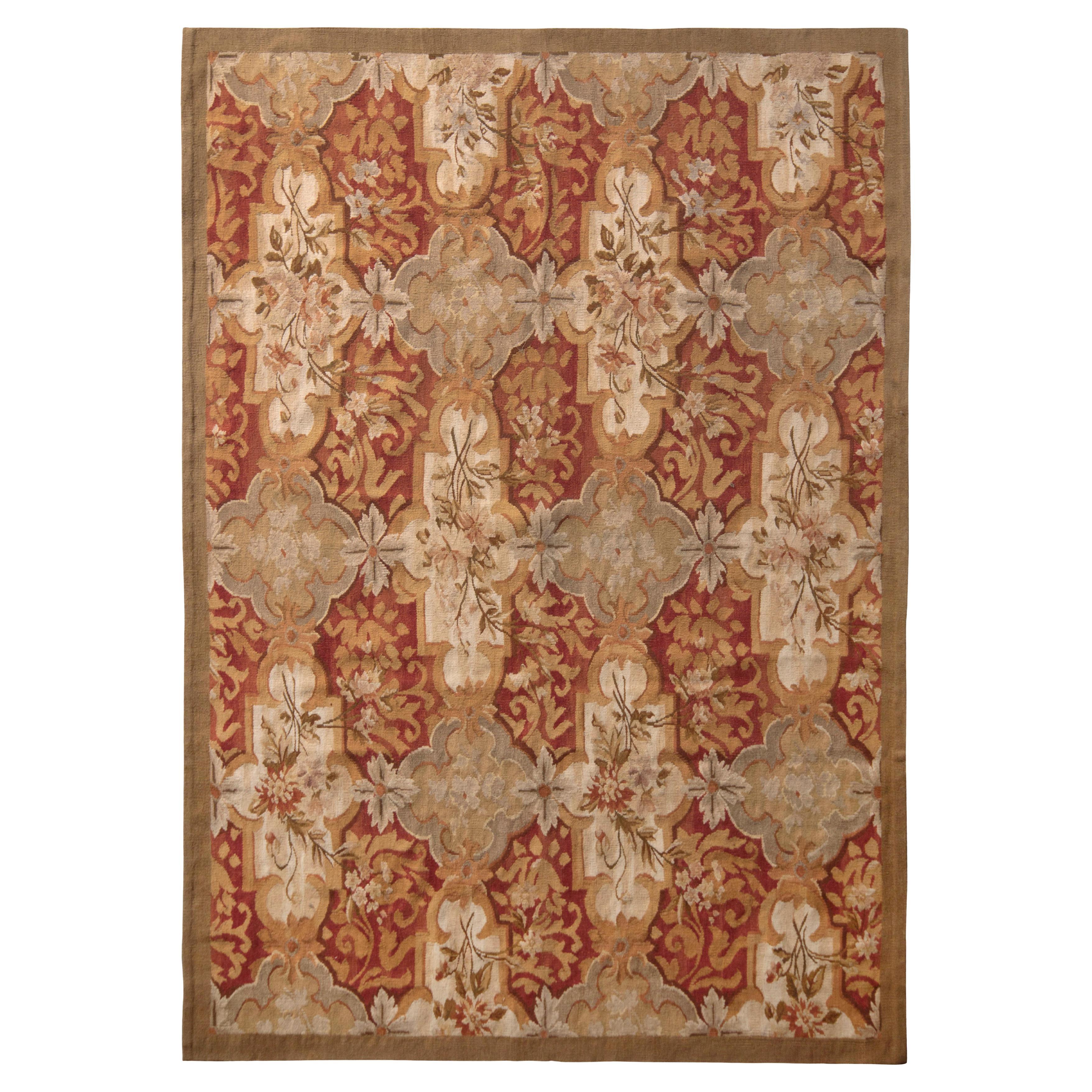Tapis et motif floral beige-marron rouge à tissage plat de style Aubusson de Kilim
