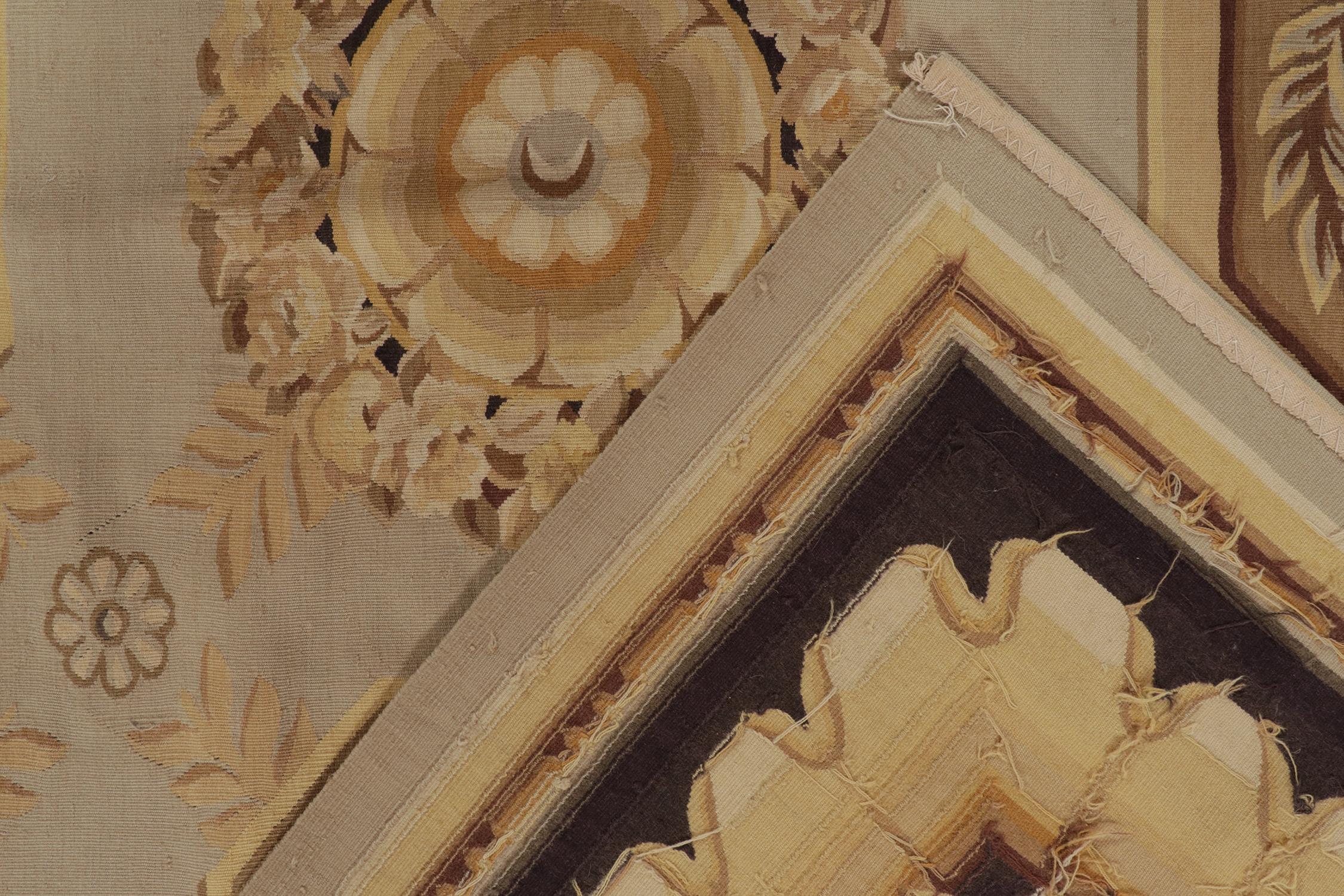Flachgewebe im Aubusson-Stil von Rug & Kilim in Grau, Beige und Gold mit Blumenmuster (Wolle) im Angebot