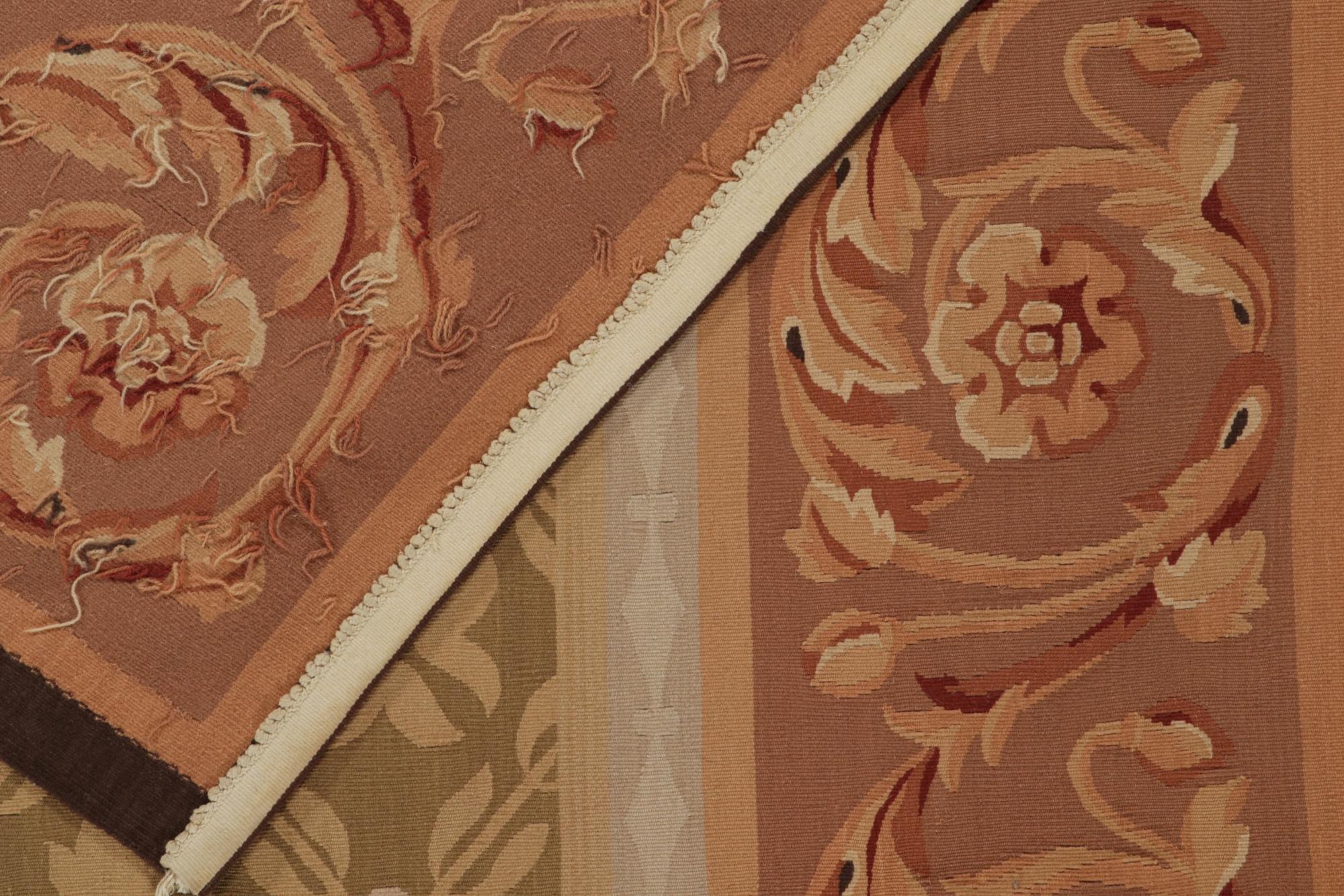 Laine Tapis & Kilim's Aubusson Style Flatweave in with Beige-Brown Floral Motif floral en vente