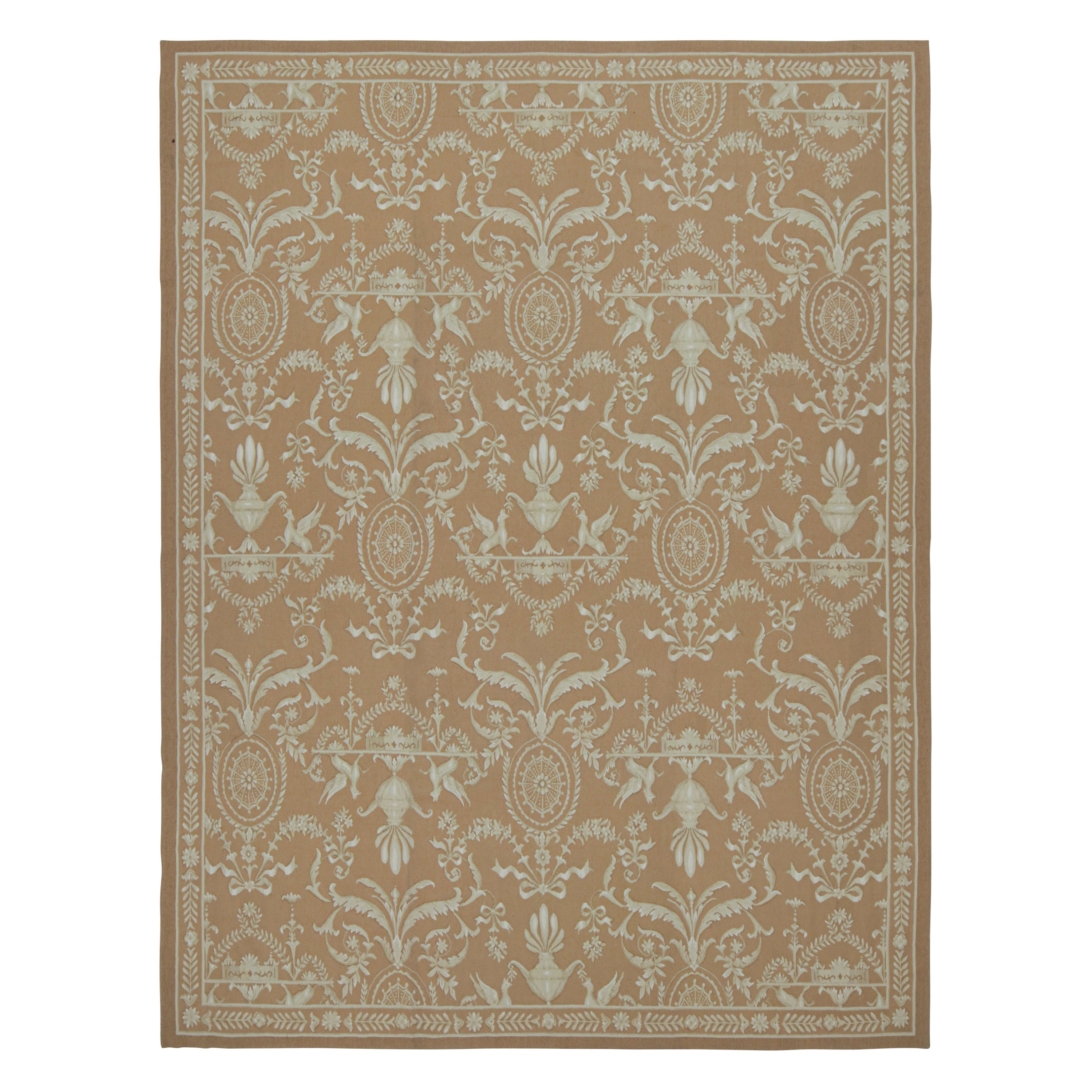 Rug & Kilim's Aubusson Style Flatweave Rug in Brown with Beige Floral Patterns (tapis tissé plat de style Aubusson en brun avec des motifs floraux en beige)