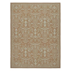 Rug & Kilim's Aubusson Style Flatweave Rug in Brown with Beige Floral Patterns (tapis tissé plat de style Aubusson en brun avec des motifs floraux en beige)