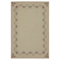 Rug & Kilim's Tapis à armure plate de style Aubusson avec un champ ouvert et un motif floral