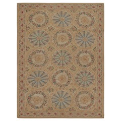 Rug & Kilim's Aubusson Style Flatweave Rug with Floral Patterns and Medallions (tapis tissé plat de style Aubusson avec des motifs floraux et des médaillons)