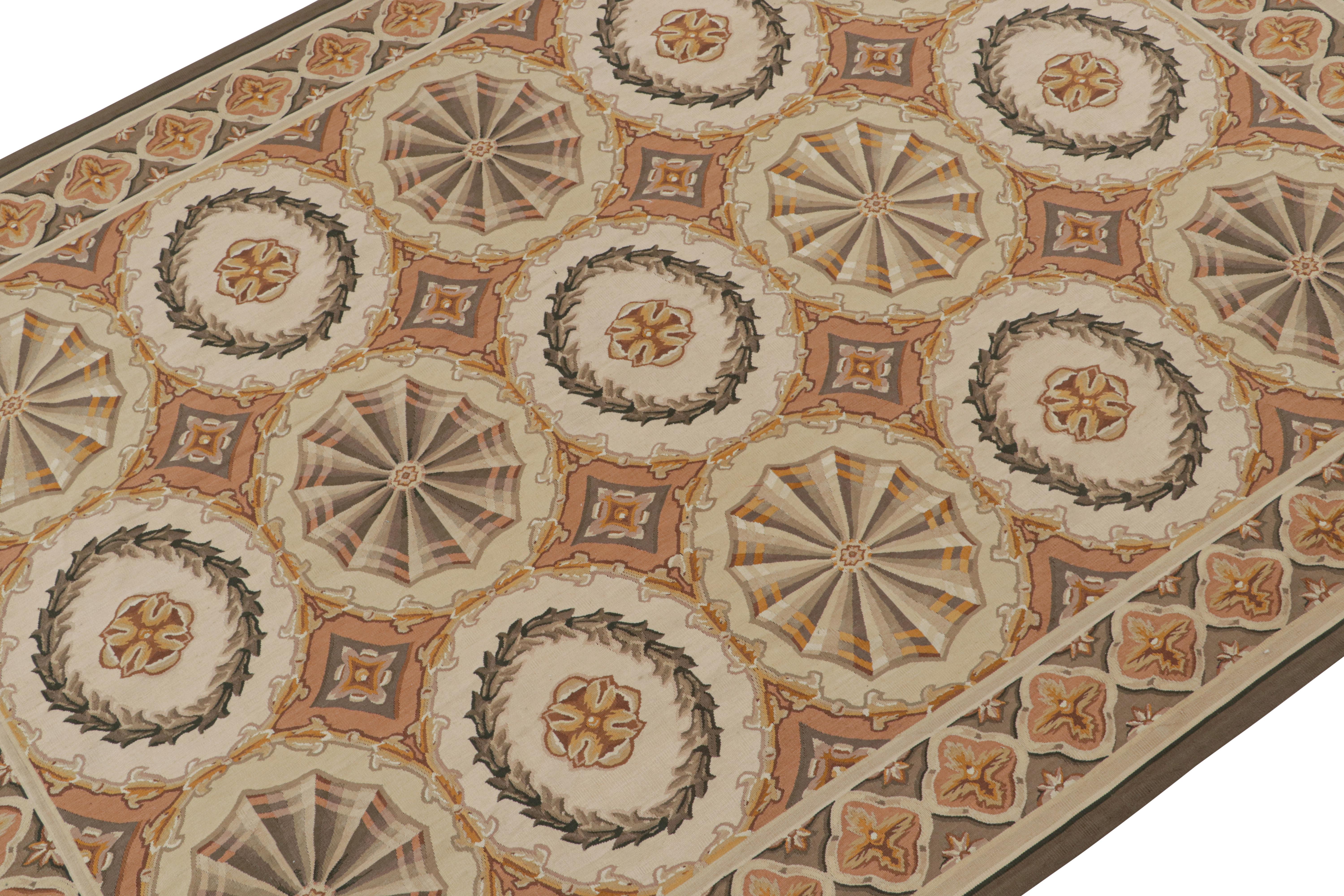 Tissé à la main en laine, ce kilim 8x10 est une nouveauté de la Collection européenne de Rug & Kilim, inspirée des tissages plats d'Aubusson du XVIIIe siècle.

Sur le Design : 

Ce tapis présente une répétition de cartouches, de médaillons et de