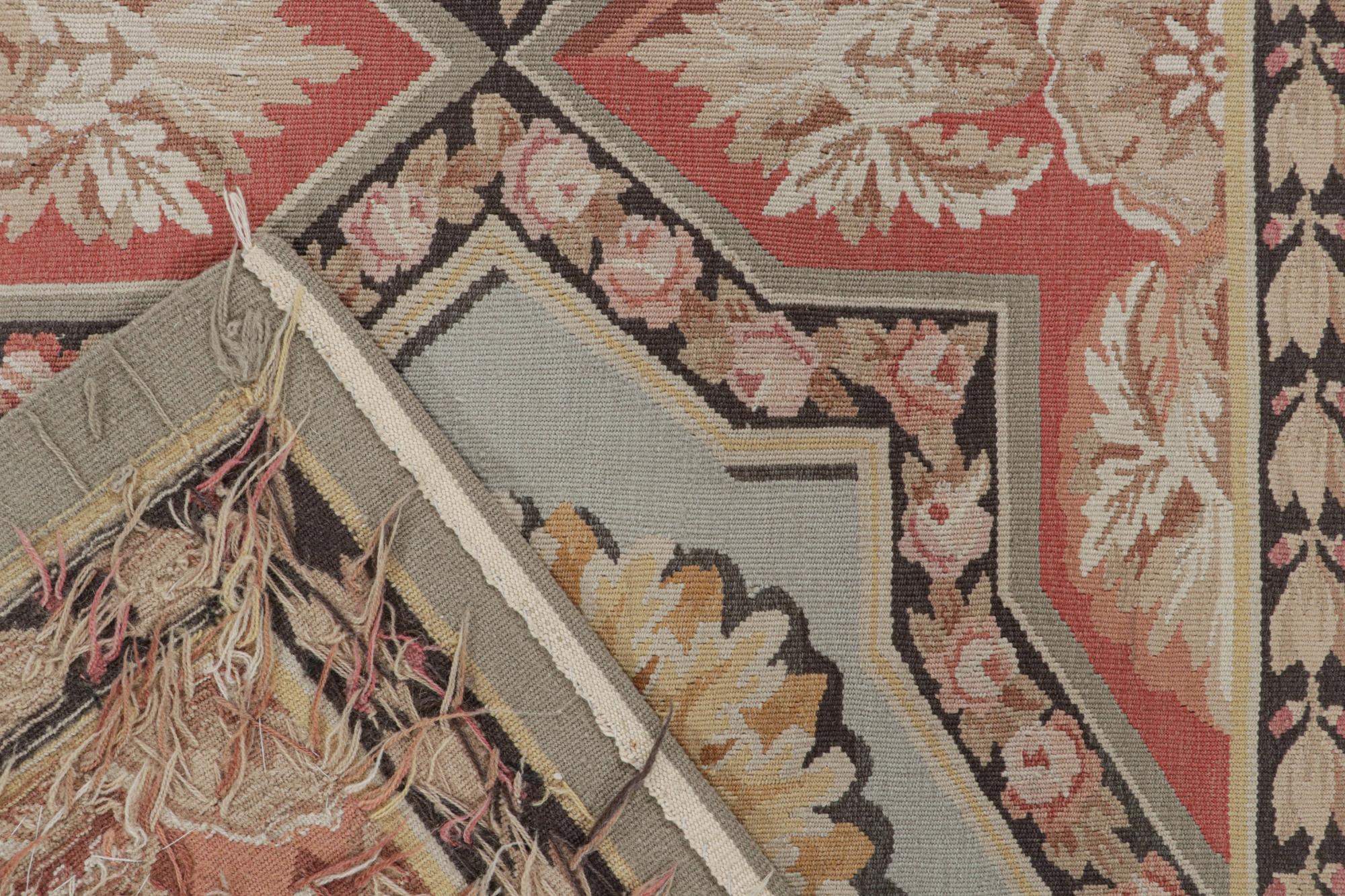 Flachgewebe im Aubusson-Stil mit Medaillons und floralen Mustern von Rug & Kilim (21. Jahrhundert und zeitgenössisch) im Angebot
