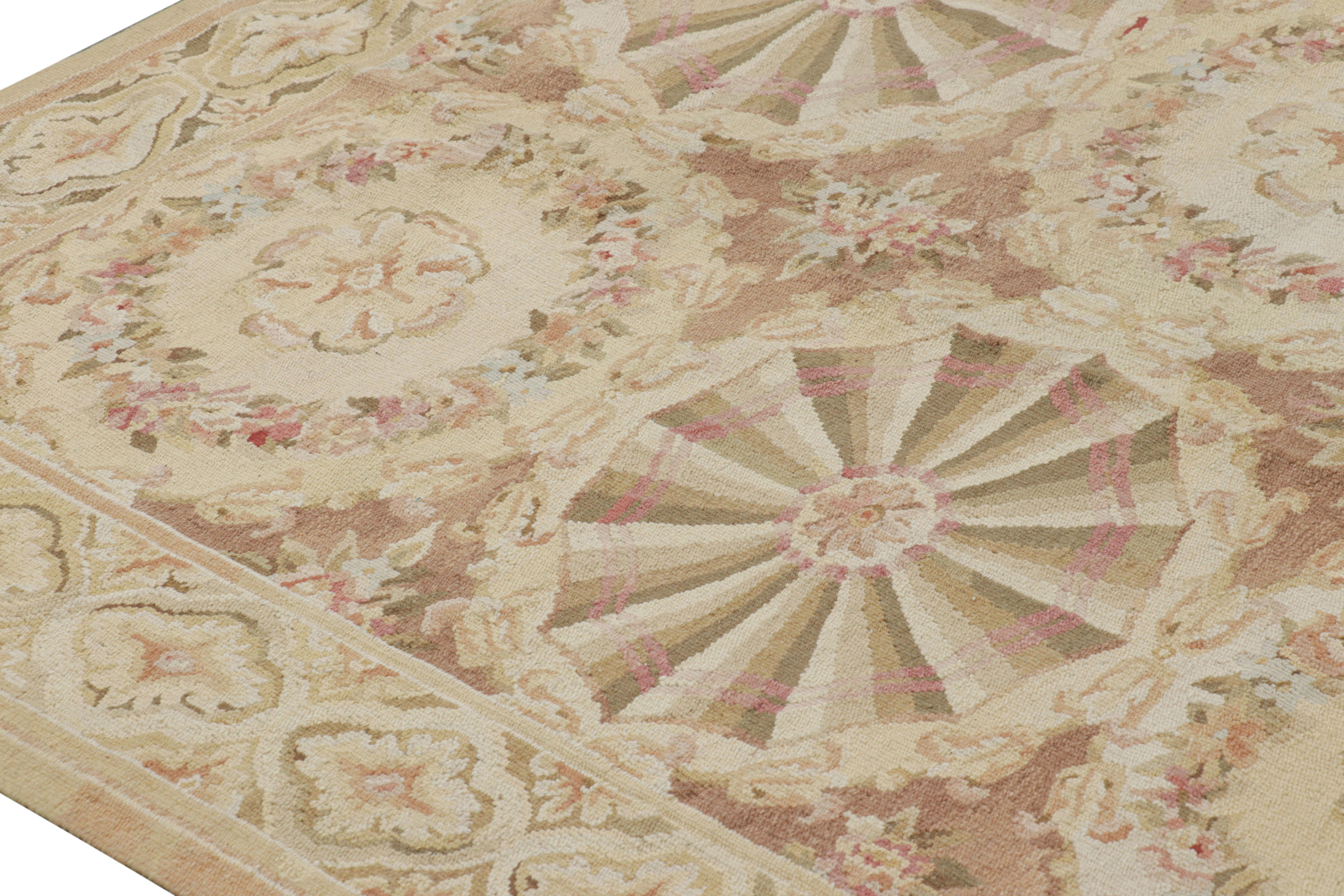 Cinese Tappeto Rug & Kilim in stile Aubusson in beige-marrone con medaglioni floreali in vendita