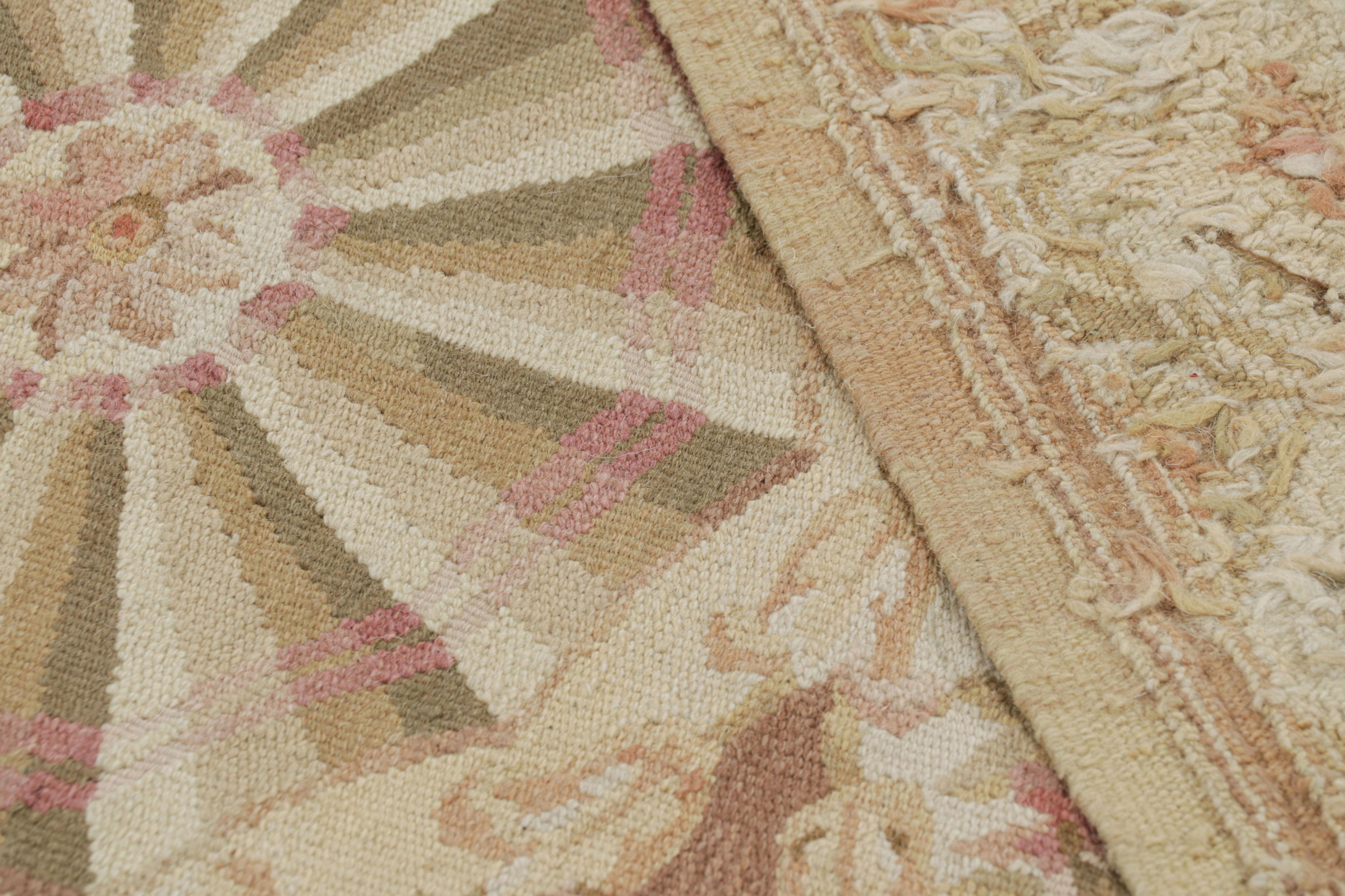Lana Tappeto Rug & Kilim in stile Aubusson in beige-marrone con medaglioni floreali in vendita