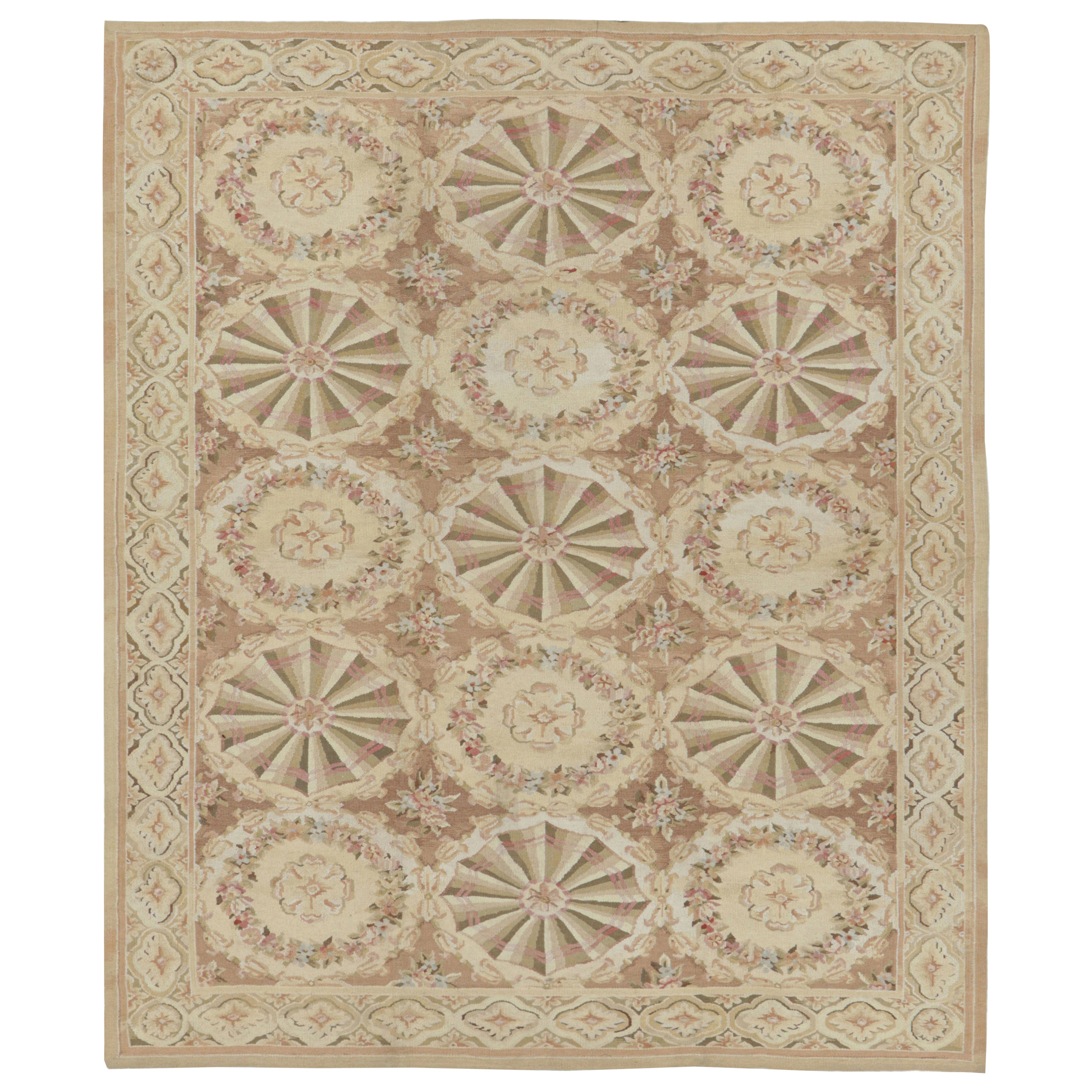 Rug & Kilim's Tapis de style Aubusson en beige-brun avec médaillons floraux
