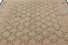 Rug & Kilim's Aubusson Style Rug in Beige-Brown with Floral Patterns (tapis de style Aubusson en beige et brun avec des motifs floraux)